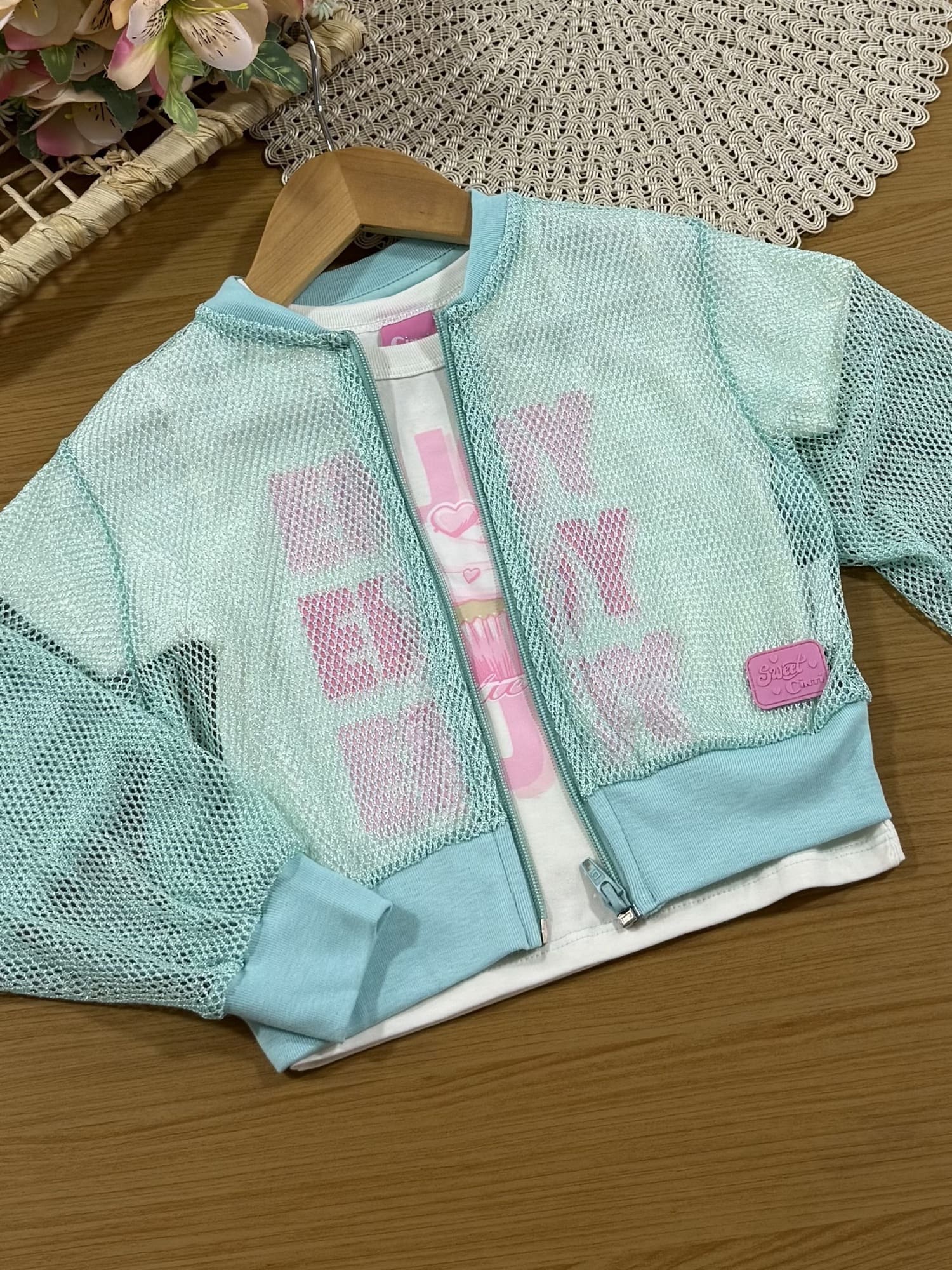 Conjunto Infantil Cinti Verão com Short-Saia, Blusa e Sobreposição em Tela Azul Enjoy