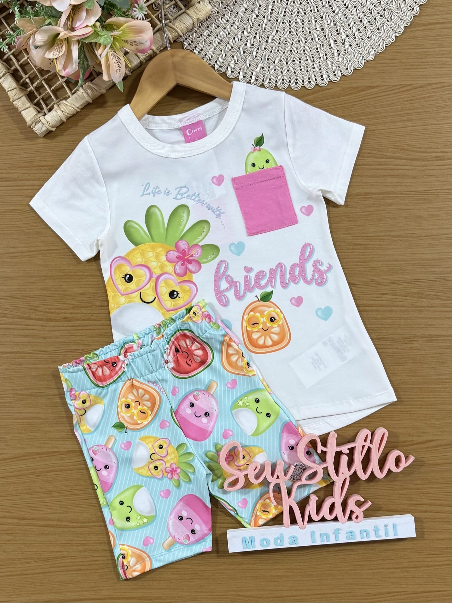 Conjunto Infantil Cinti Verão com Shorts Ciclista Azul e Blusa Branca Frutinhas