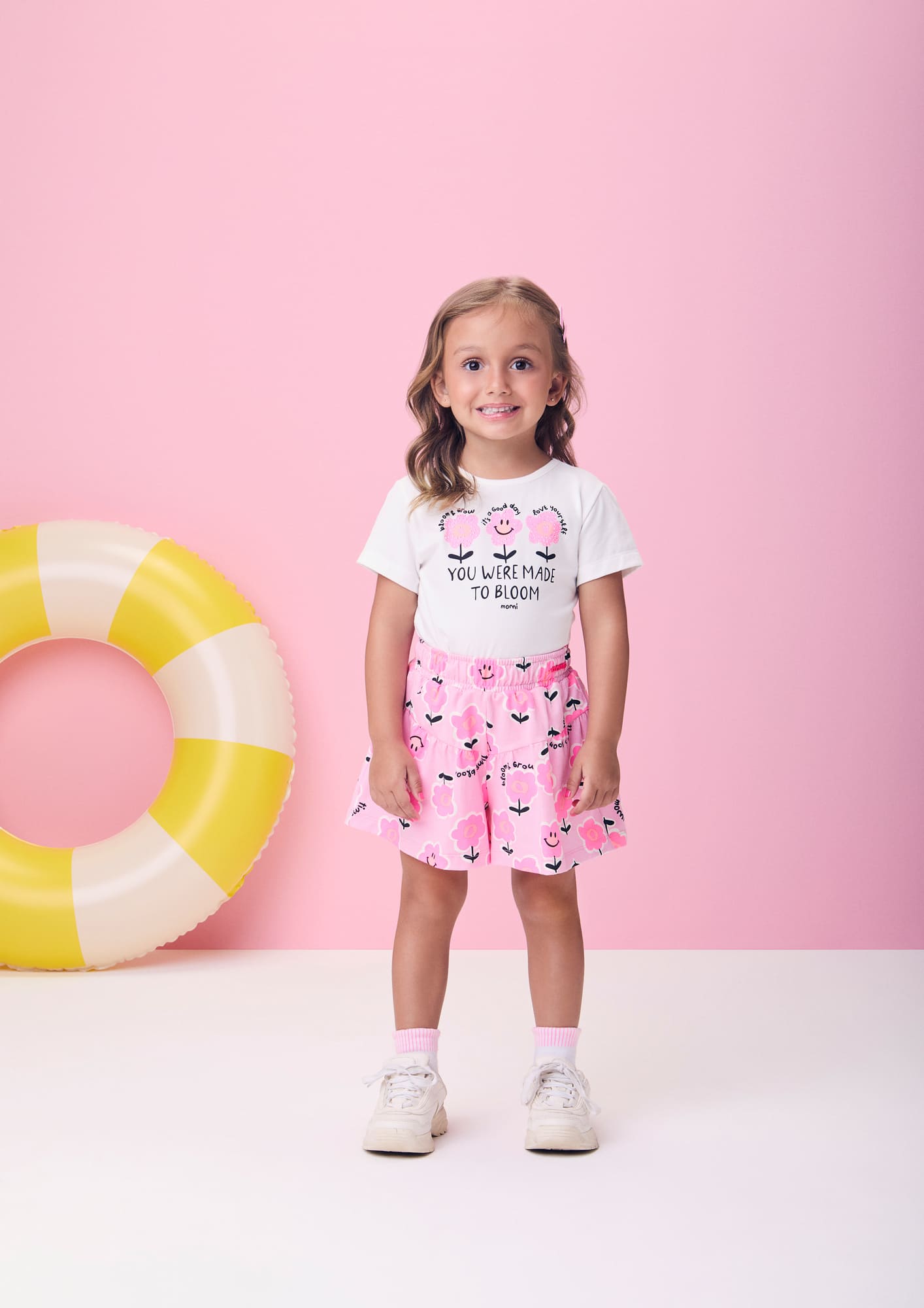 Conjunto Infantil Momi Verão com Shorts Rosa e Blusa Branca Florzinha com Strass