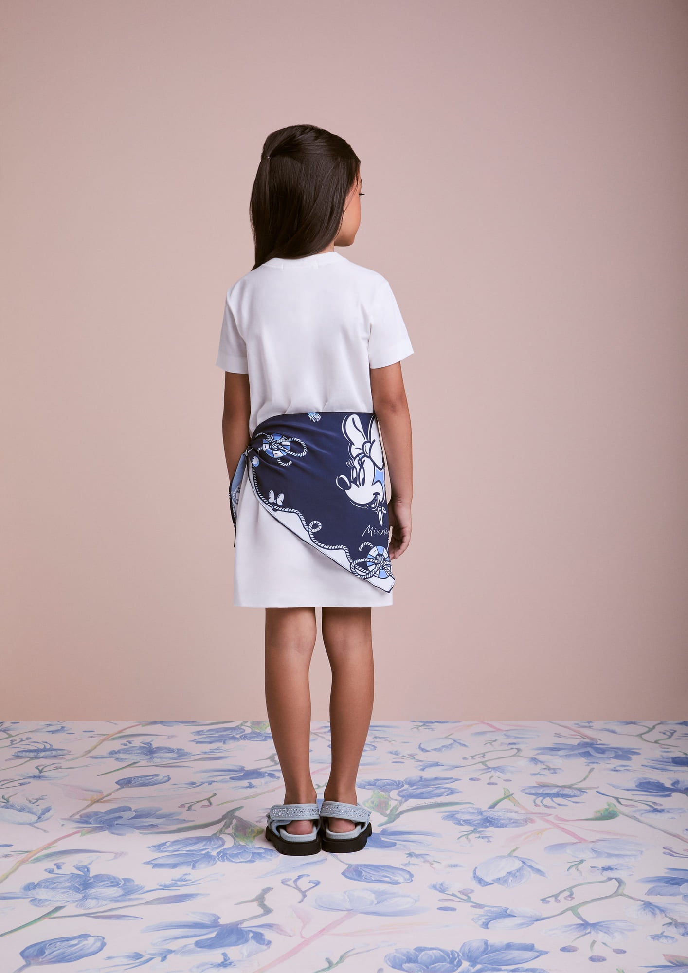 Vestido Infantil Animê Verão Branco Minnie com Lenço Disney