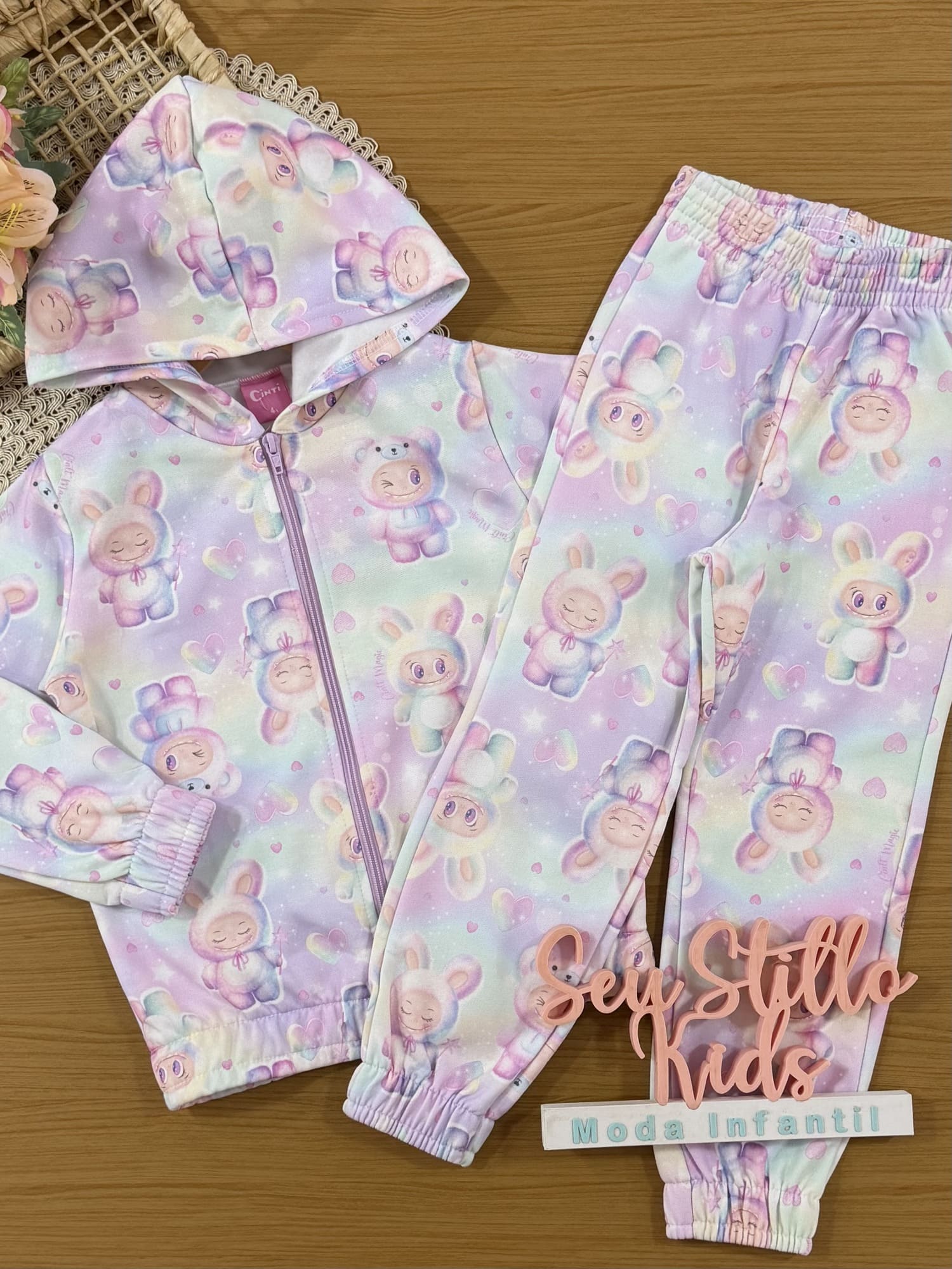 Conjunto Infantil Cinti Inverno com Calça e Jaqueta em Moletom Colorido Labubu