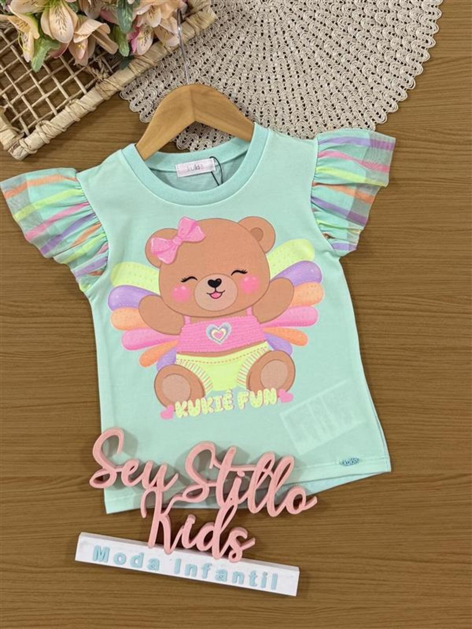 Blusa Infantil Kukiê Verão Verde Ursinha Arco-íris com Strass