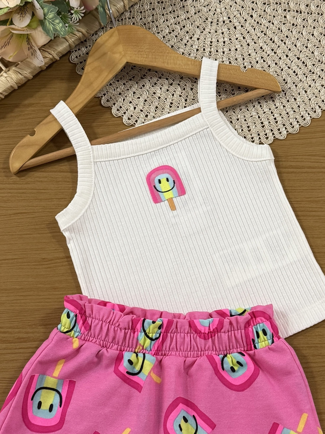 Conjunto Infantil Momi Verão com Shorts Saia Rosa e Regata Branca Sorvetinho