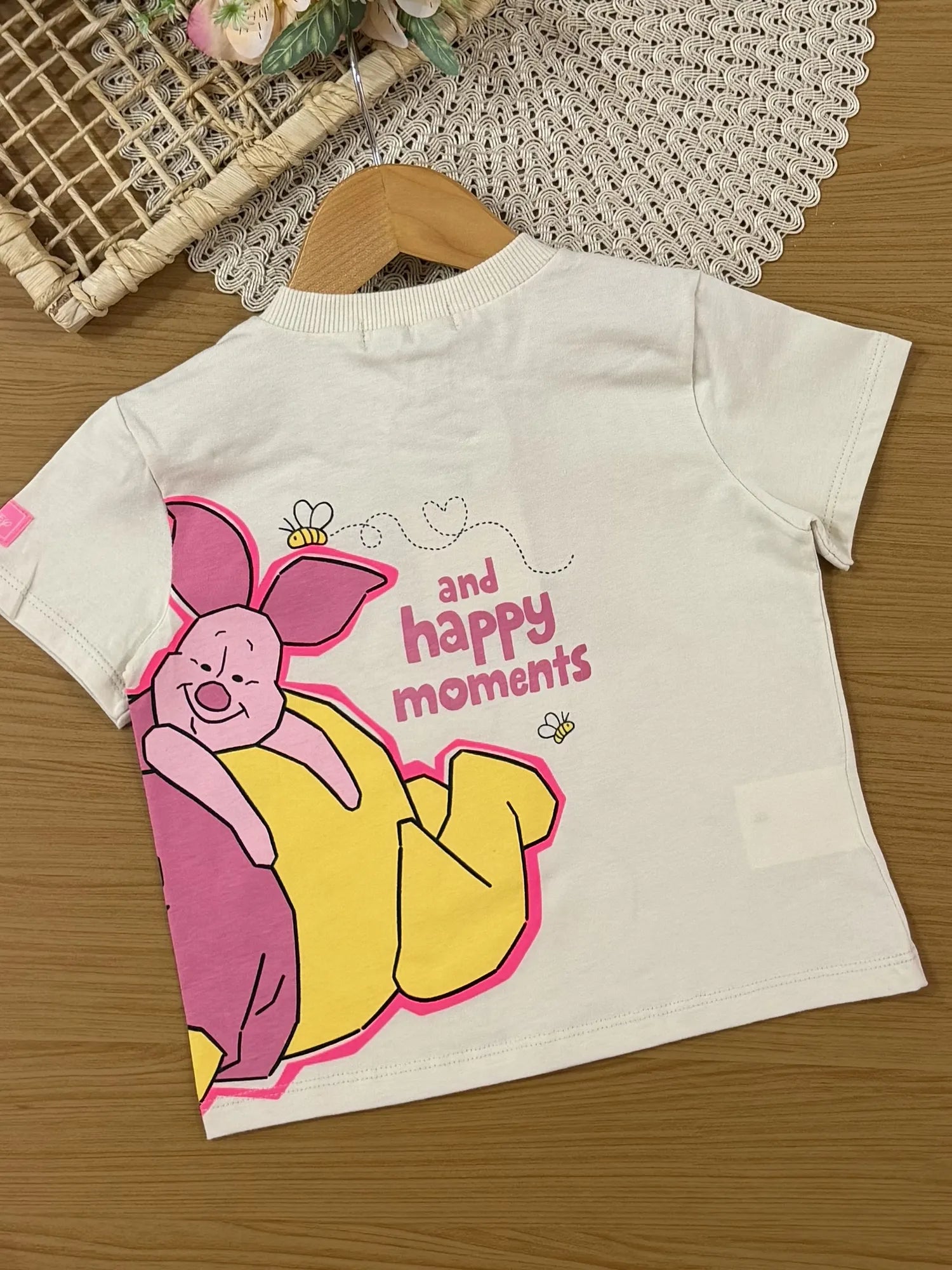 Conjunto Infantil Bimbi Inverno com Shorts Rosa e Blusa Bege Manga Curta Ursinho Pooh Friends