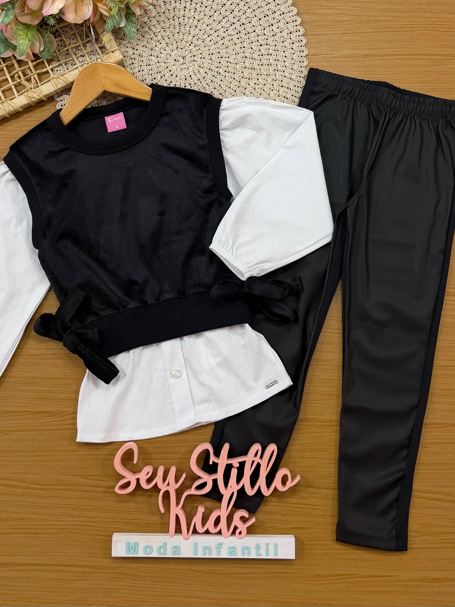 Conjunto Infantil Cinti Inverno, Calça Legging e Camisa com Colete em Veludo Preto