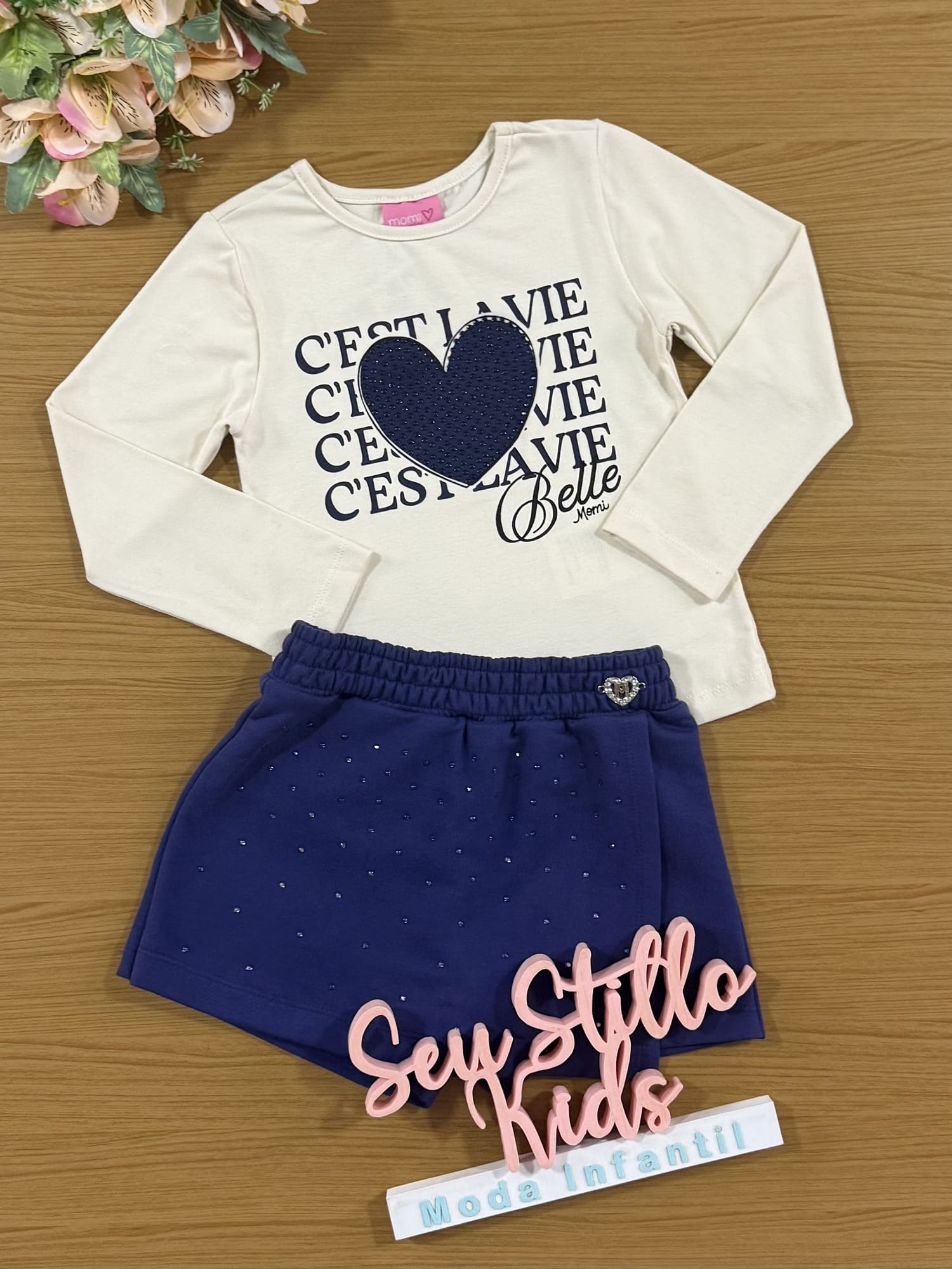 Conjunto Infantil Momi Inverno com Shorts Saia Azul e Blusa Coração com Strass