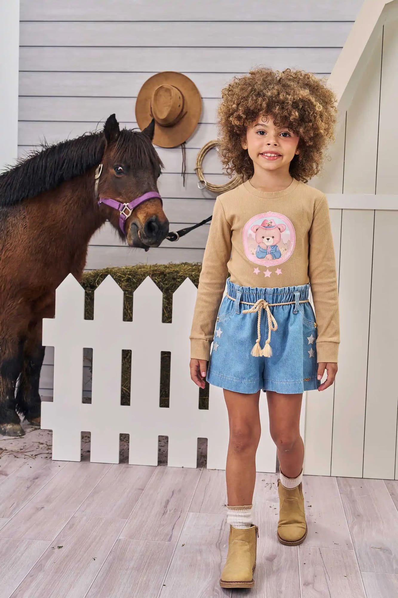 Conjunto Infantil Kukiê Inverno com Shorts Jeans e Blusa Manga Longa Ursinha Country