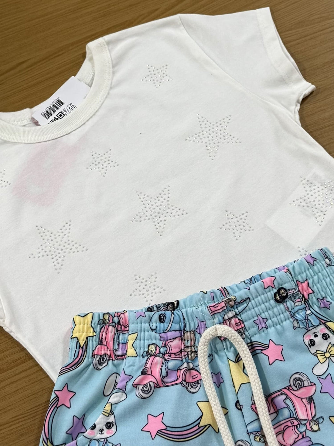 Conjunto Infantil Cinti Inverno Shorts e Blusa Branca Estrelinhas com Strass