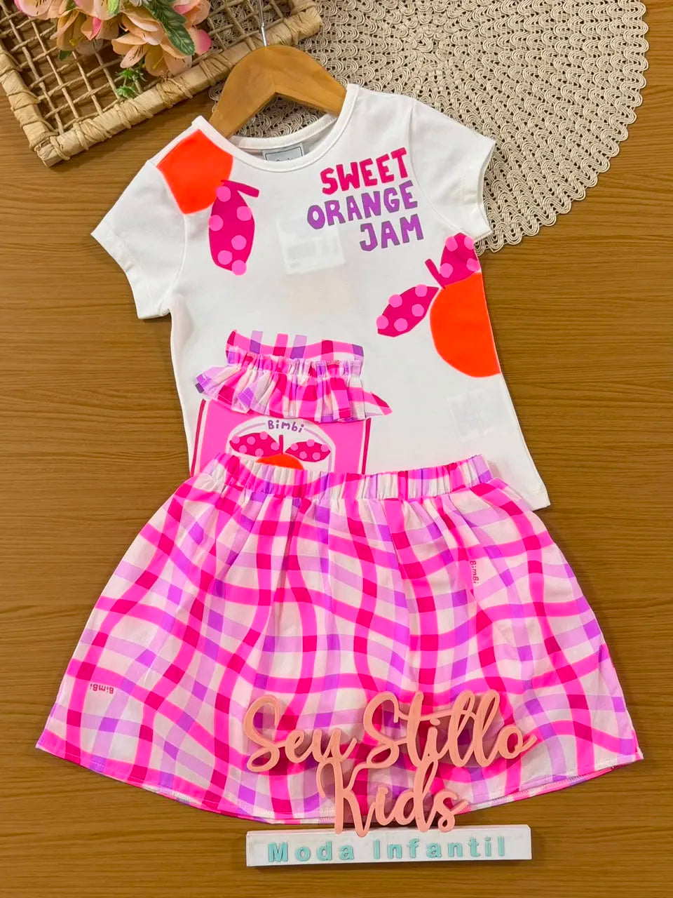 Conjunto Infantil Menina Bimbi com Saia Xadrez Rosa e Blusa Branca Laranjinhas