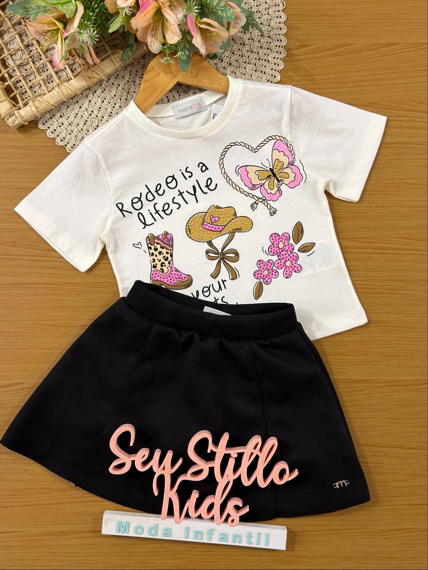 Conjunto Infantil Momi Inverno com Saia Preta e Blusa Manga Curta Rodeio