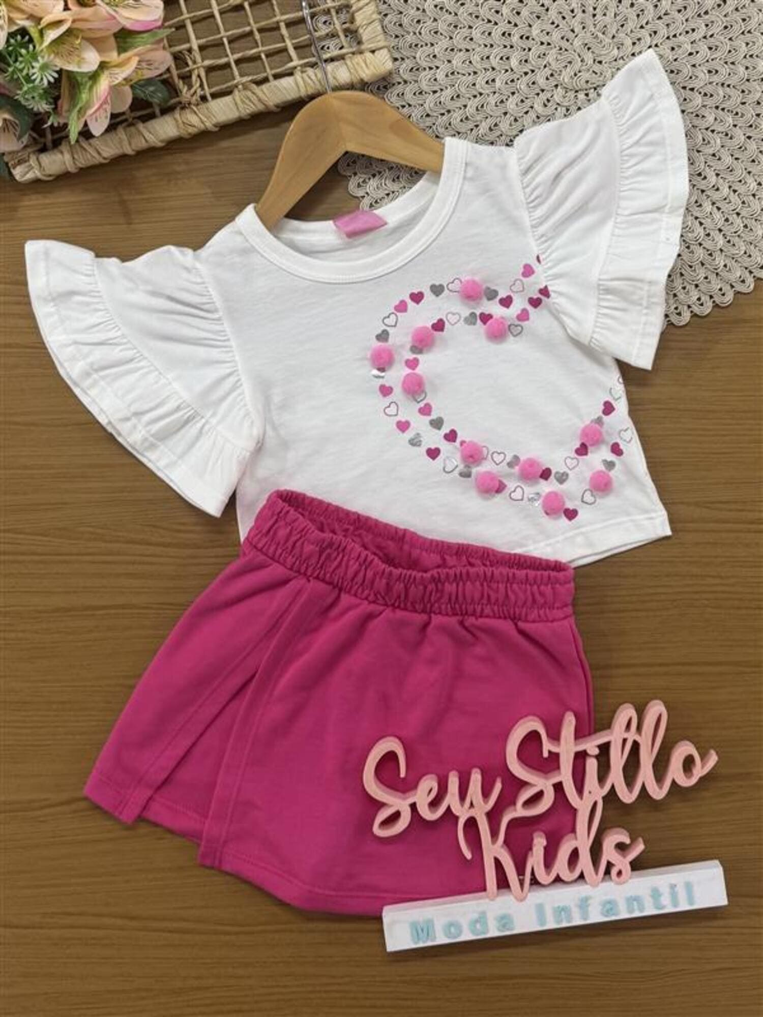 Conjunto Infantil Cinti Verão com Shorts Saia Rosa e Blusa Branca Coração Pompon