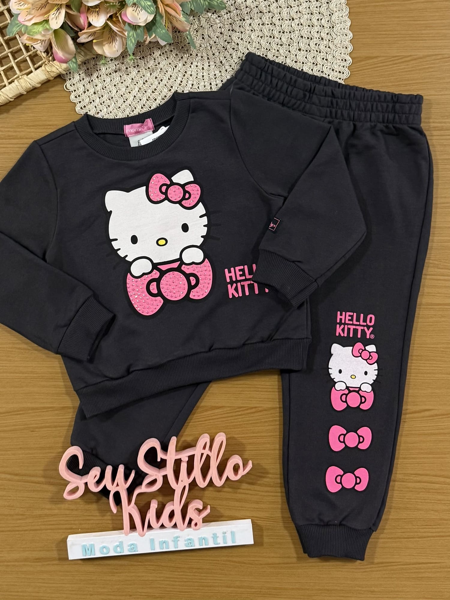 Conjunto Infantil Momi Inverno com Calça e Moletom sem Flanela Cinza Escuro Hello Kitty