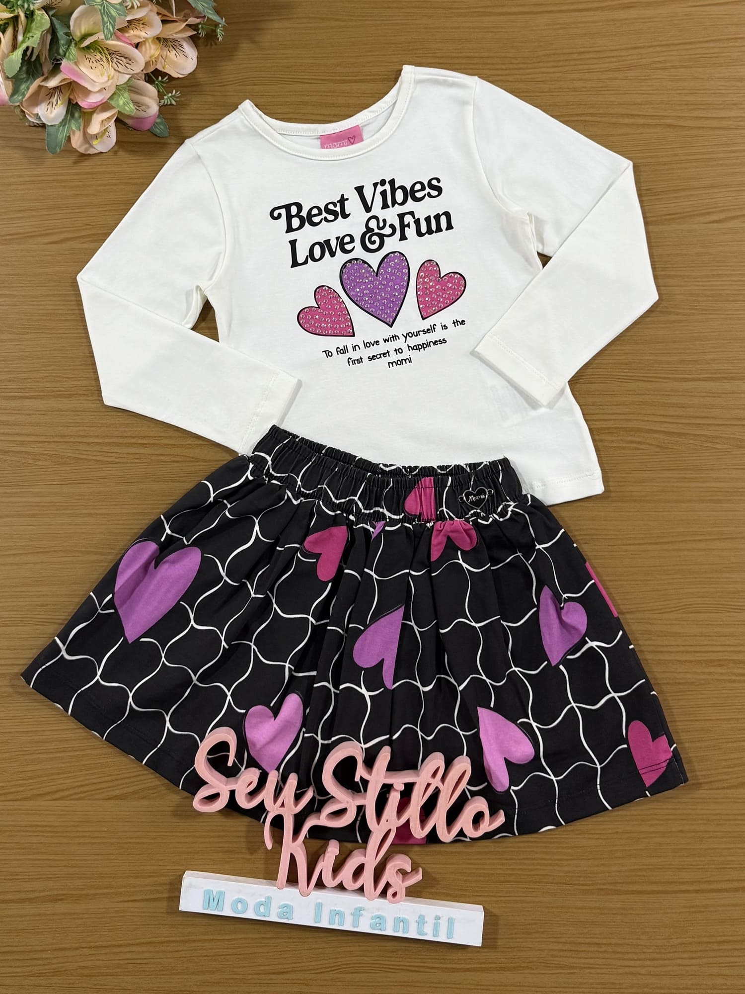 Conjunto Infantil Momi Inverno com Saia Preta e Blusa Branca Corações com Strass