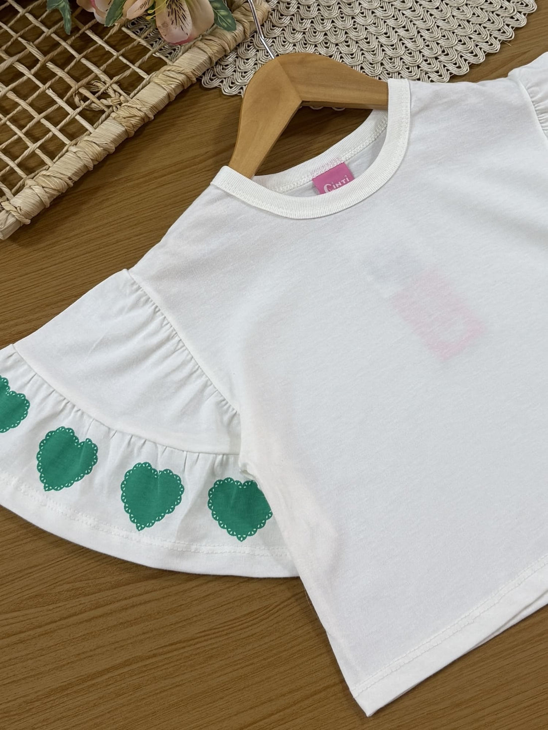 Conjunto Infantil Cinti Verão Shorts Verde com Brilho e Blusa Branca Corações