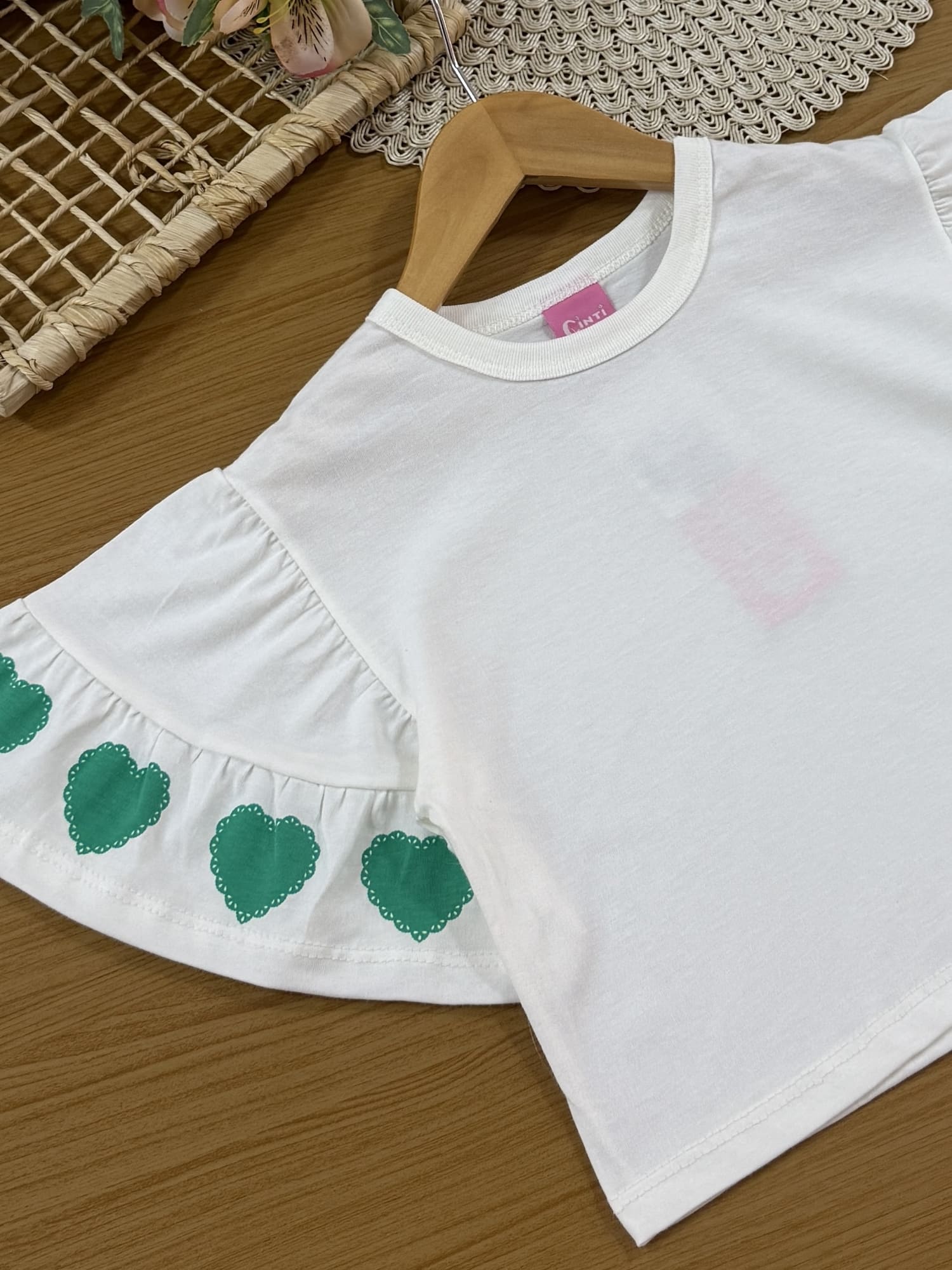 Conjunto Infantil Cinti Verão Shorts Verde com Brilho e Blusa Branca Corações