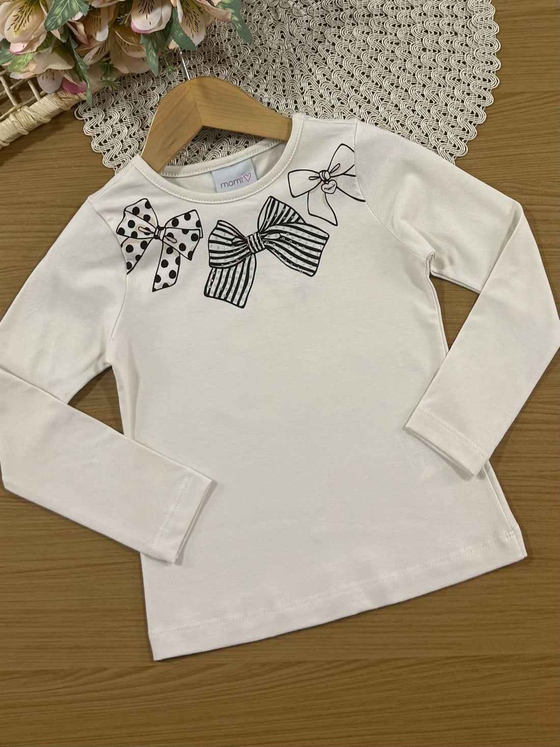 Conjunto Infantil Momi Inverno com Shorts Saia Azul e Blusa Bege Lacinhos
