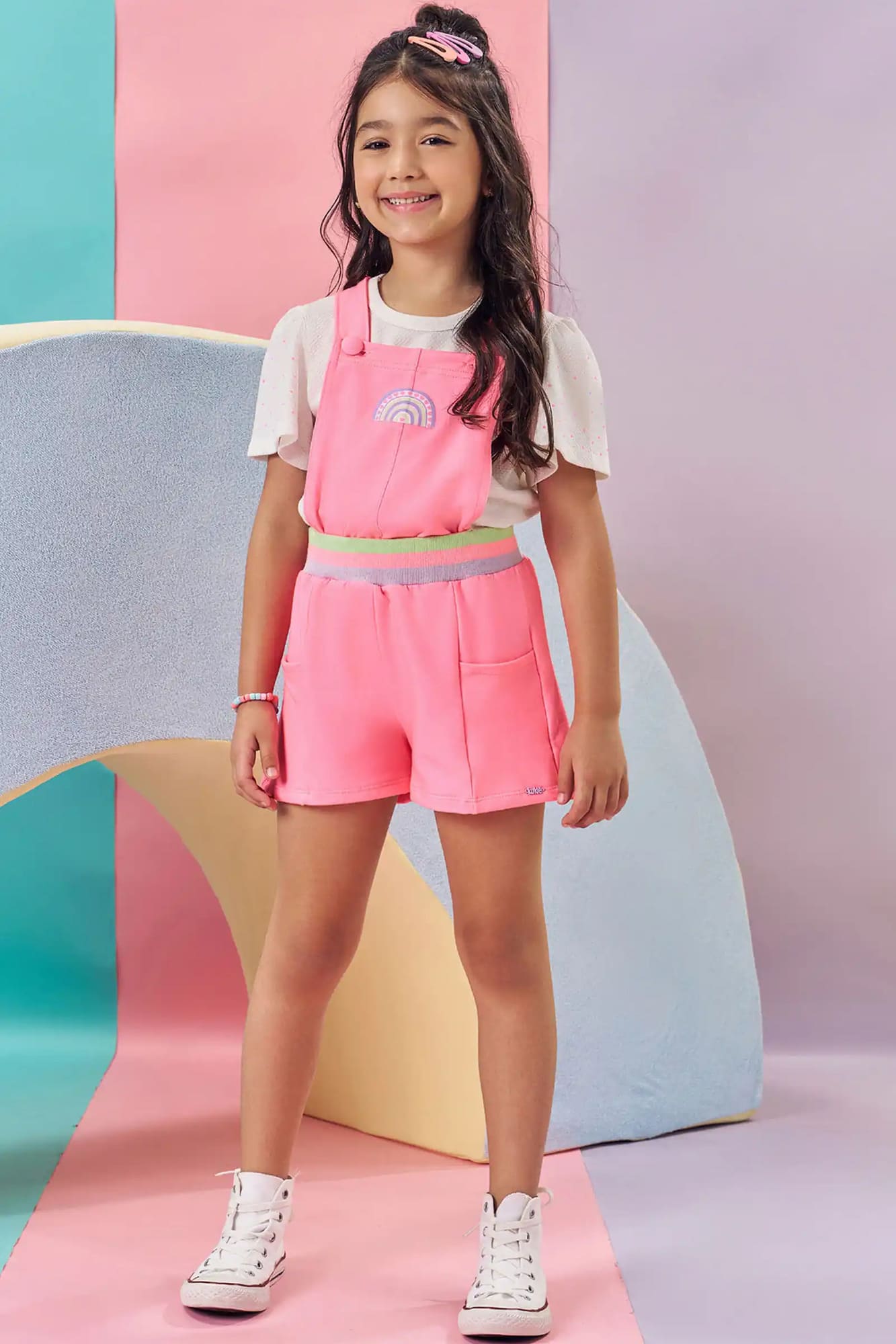 Jardineira Infantil Kukiê Verão Rosa Arco-íris e Blusa Branca