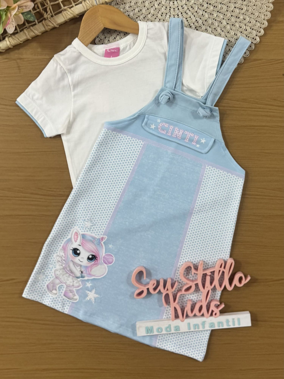 Salopete Infantil Cinti Verão Azul Unicórnio Tênista com Blusa Branca