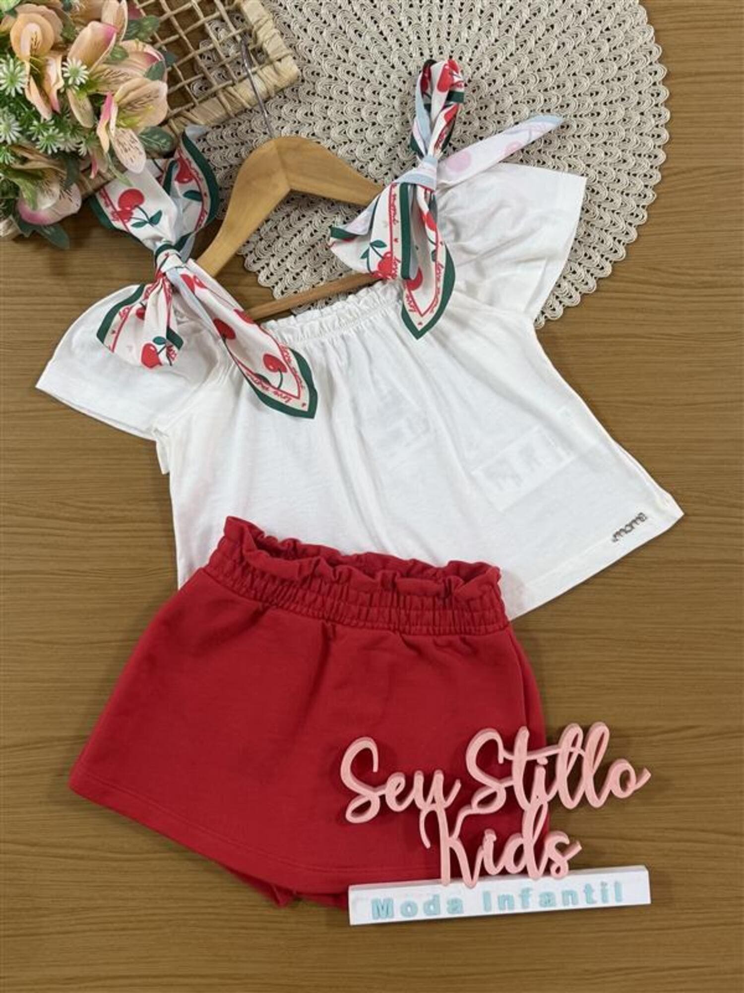 Conjunto Infantil Momi Verão com Shorts-Saia Vermelho e Blusa com Lacinho