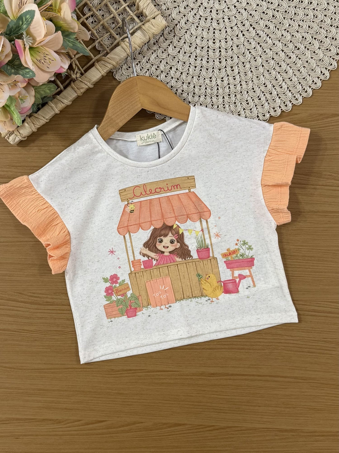 Conjunto Infantil Kukiê Verão com Shorts Laranja e Blusa Off White Menininha