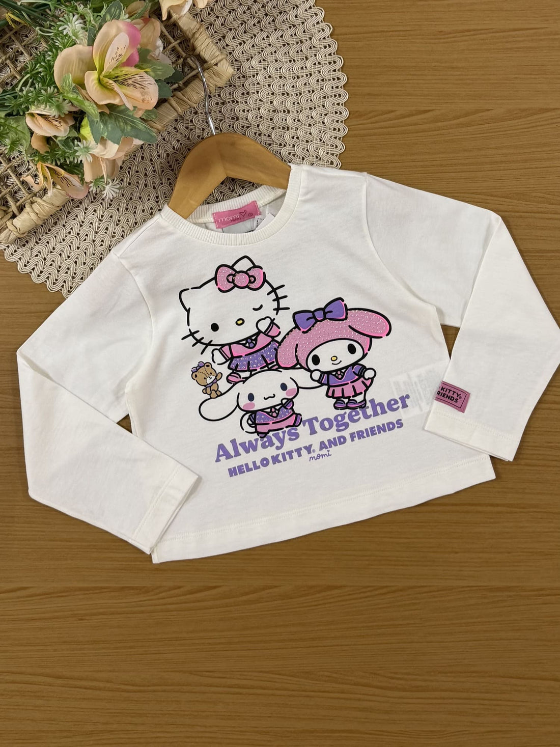 Conjunto Infantil Momi Inverno com Saia Lilás e Blusa Manga Longa Hello Kitty Strass