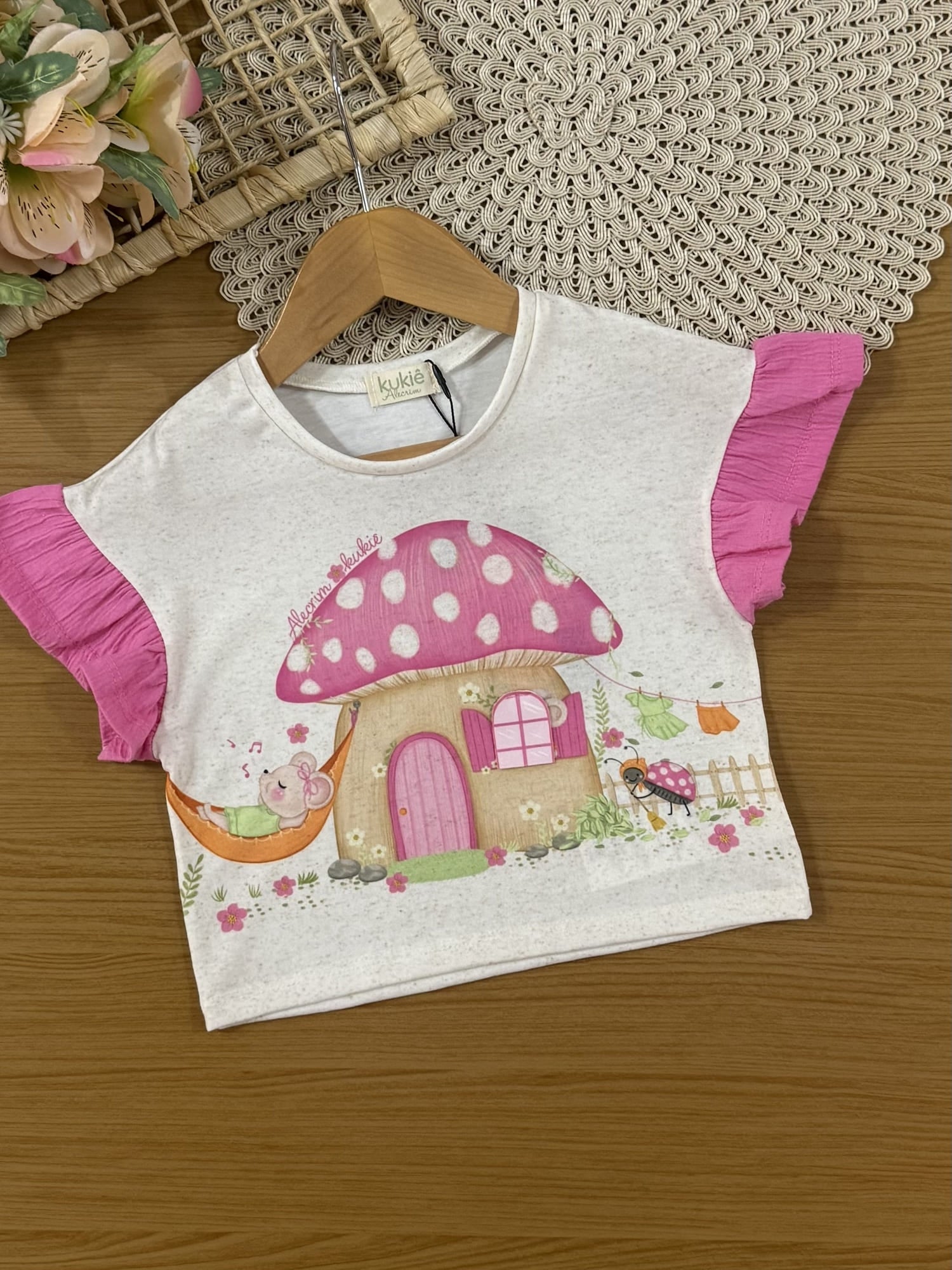Conjunto Infantil Kukiê Verão com Shorts Rosa e Blusa Off White Casinha Cogumelo