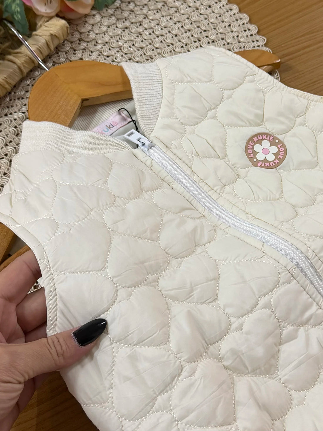 Colete Infantil Kukiê Inverno Puffer Off White Corações
