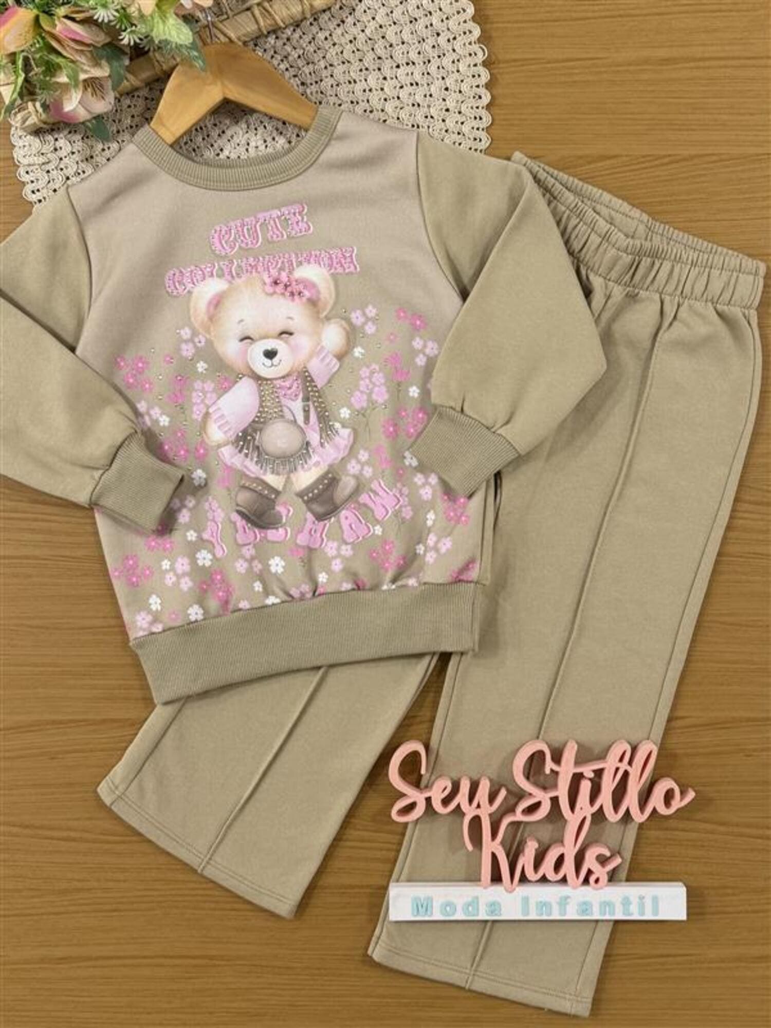 Conjunto Infantil Cinti Inverno com Calça e Moletom Flanelado Bege Ursinha Cute