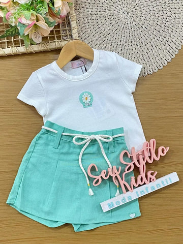 Conjunto Infantil Menina Kukiê com Shorts Saia Verde e Blusa Florzinha