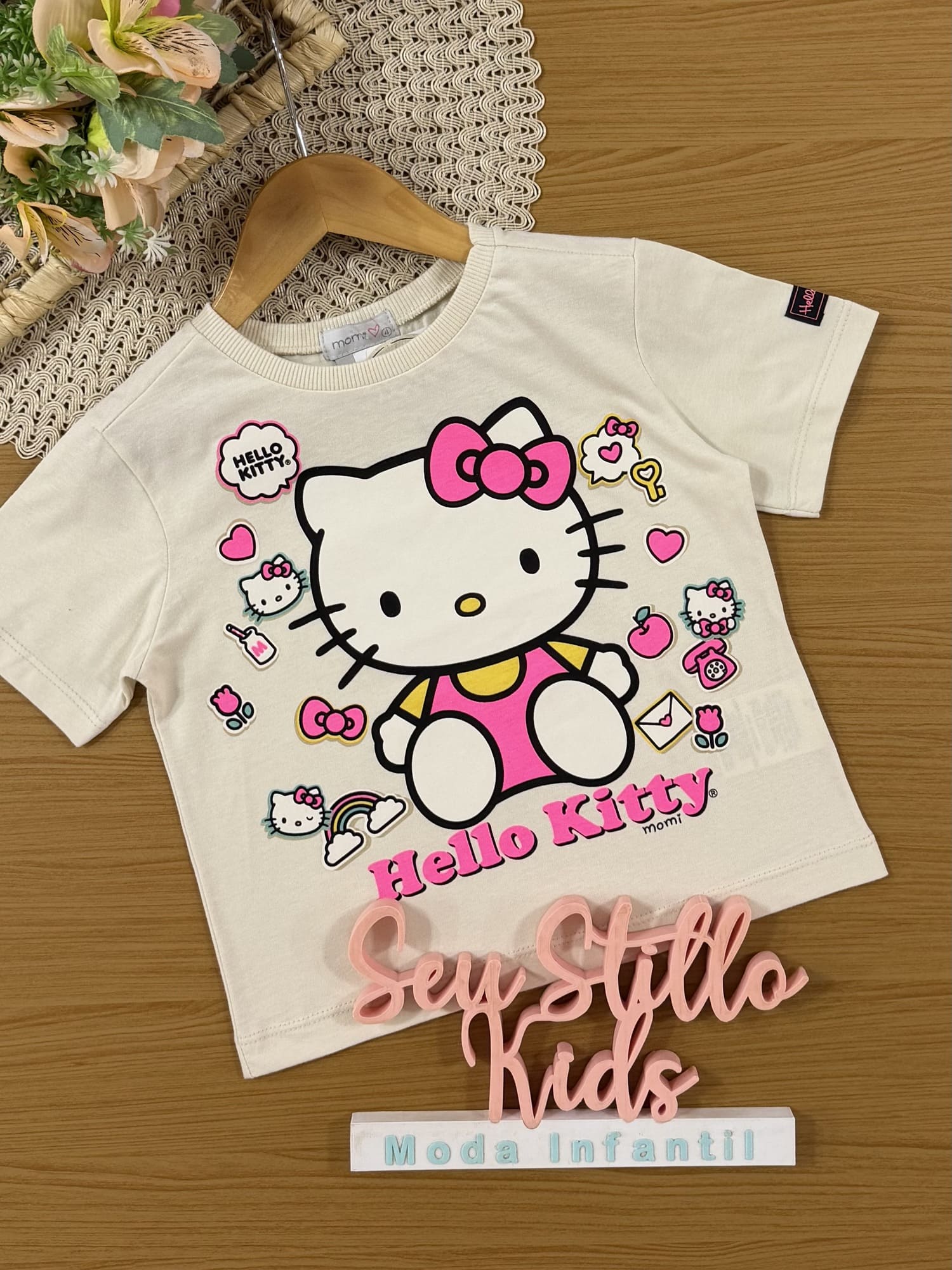 Blusa Infantil Momi Inverno Manga Curta Bege Hello Kitty Figurinhas