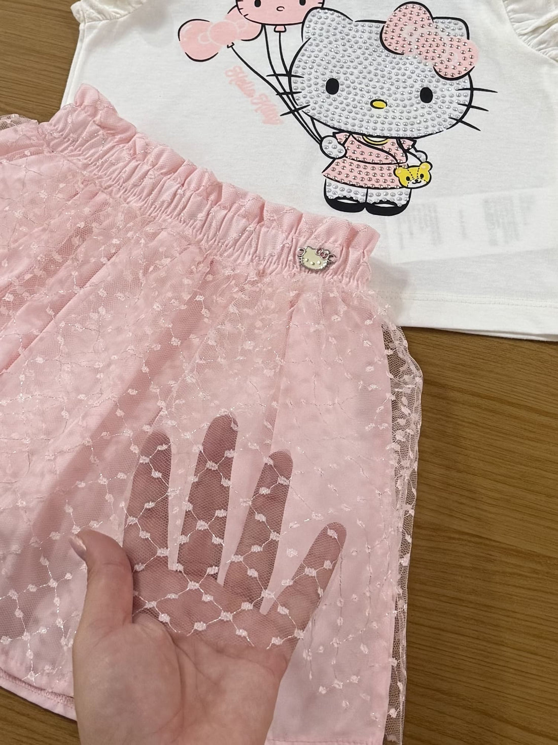Conjunto Infantil Momi Verão, Saia Rosa e Blusa Branca Hello Kitty com Strass