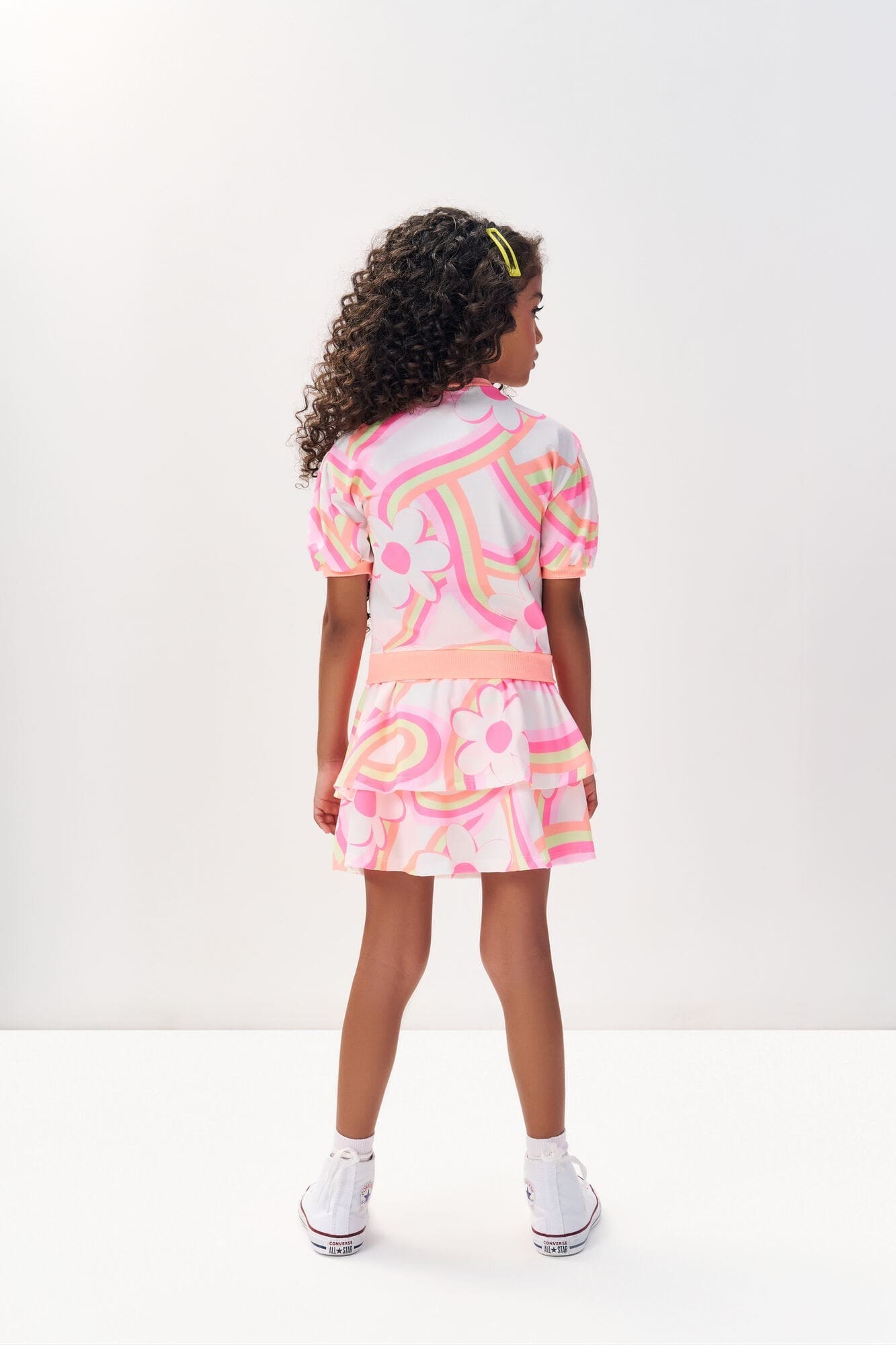 Conjunto Infantil Cinti Verão com Shorts e Blusa Branca Arco-íris Floral