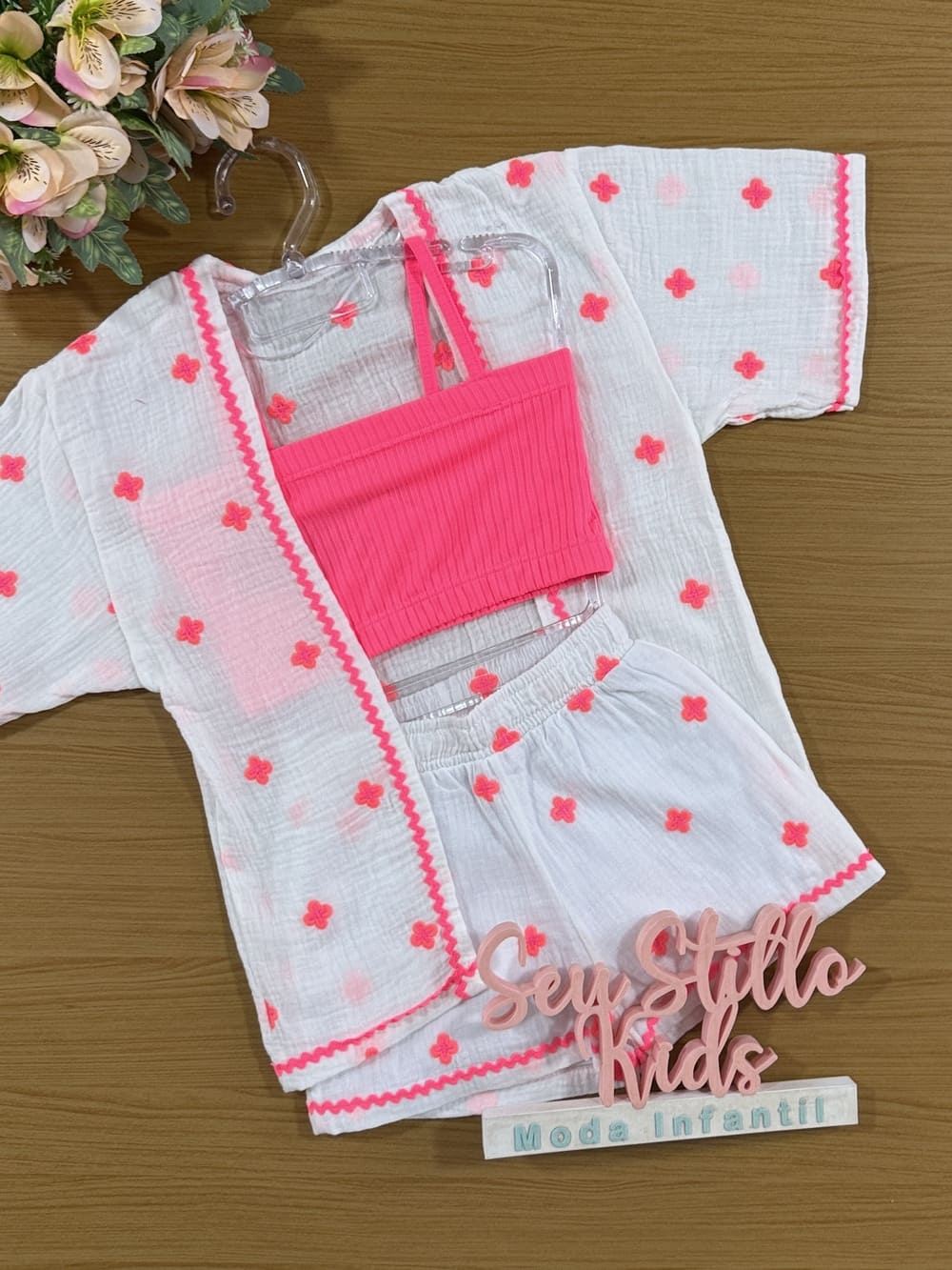 Conjunto Infantil Catavento Verão Shorts e Top com Kimono em Voil Bordado