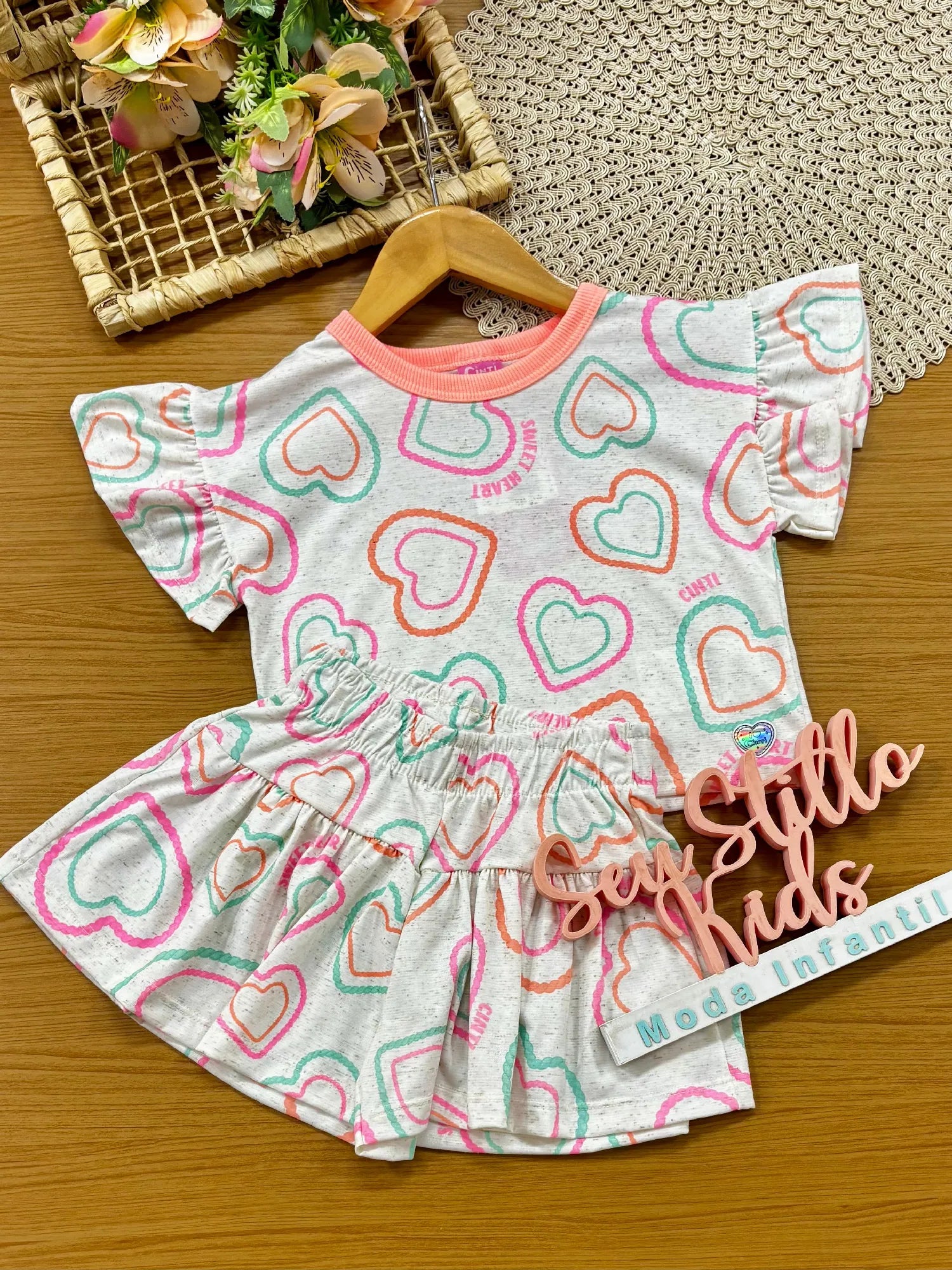 Conjunto Infantil Menina Cinti com Shorts e Blusa Capivarinha Floral