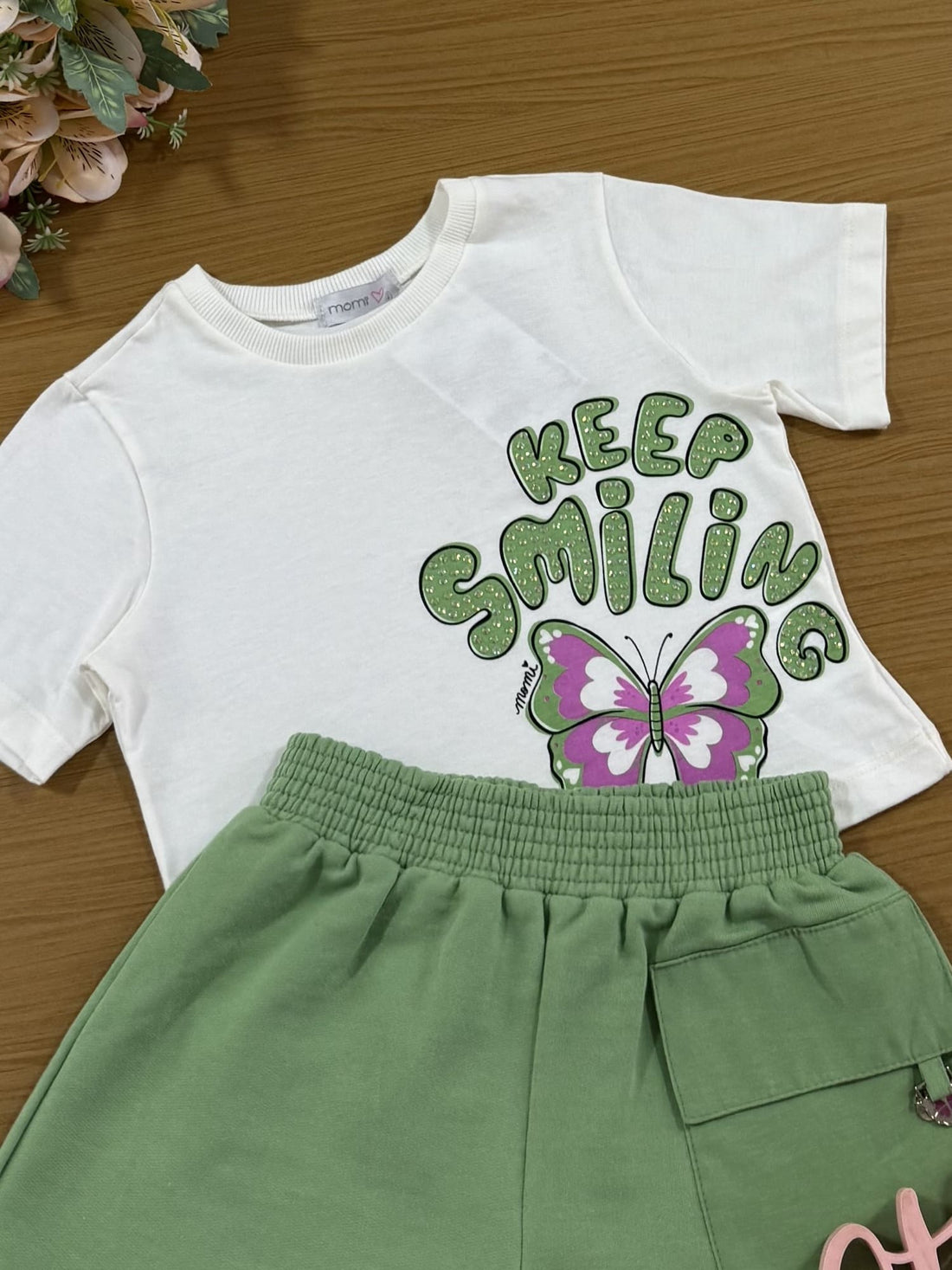 Conjunto Infantil Momi com Shorts e Blusa Branca Borboleta com Strass