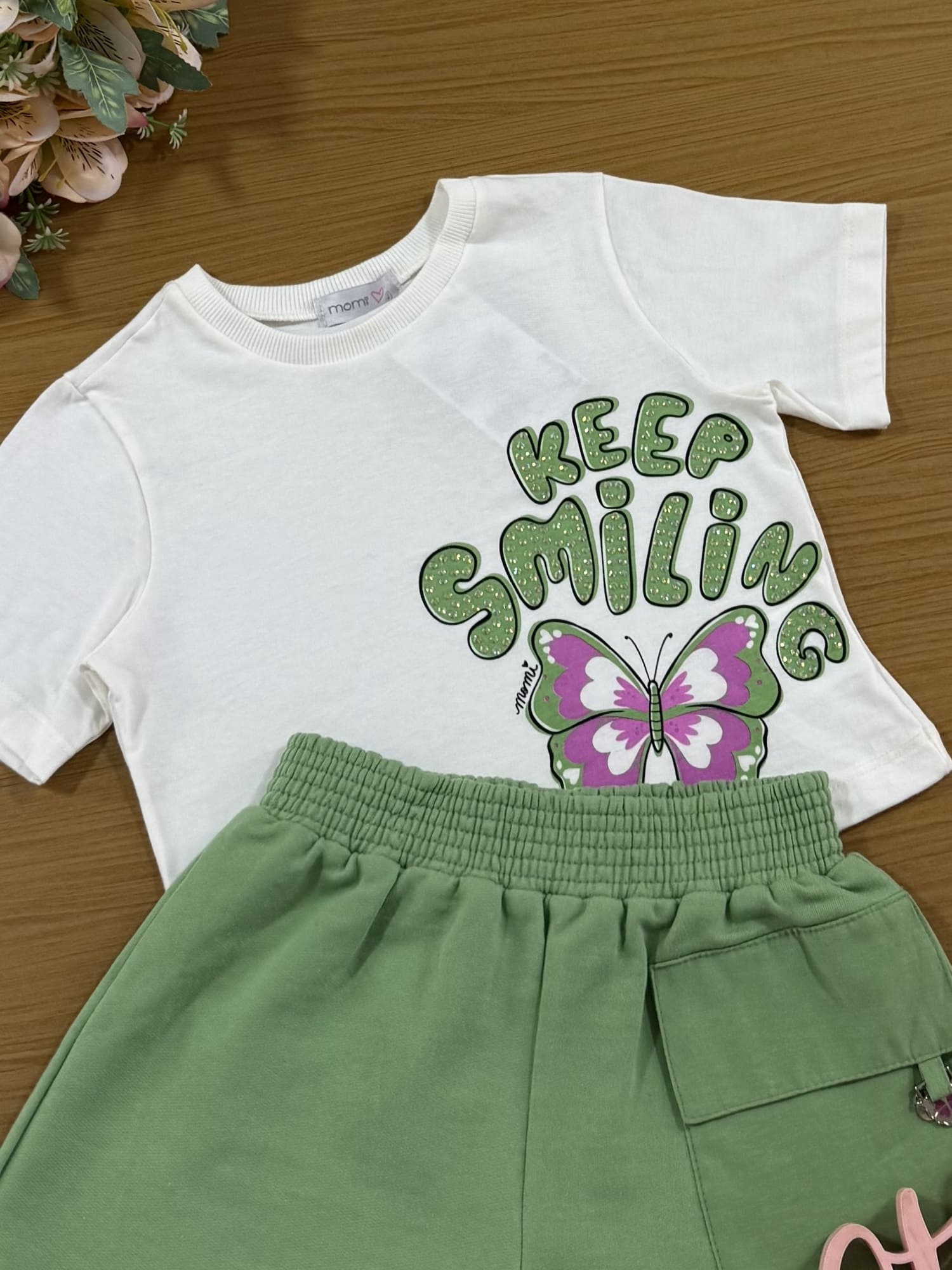 Conjunto Infantil Momi com Shorts e Blusa Branca Borboleta com Strass