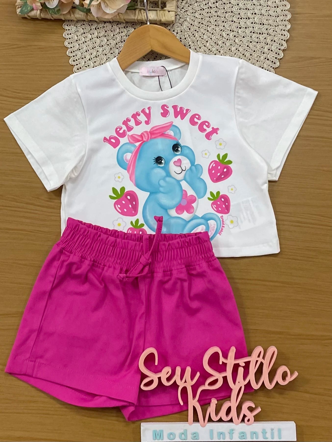 Conjunto Infantil Kukiê com Shorts Rosa e Blusa Manga Curta Berry Sweet