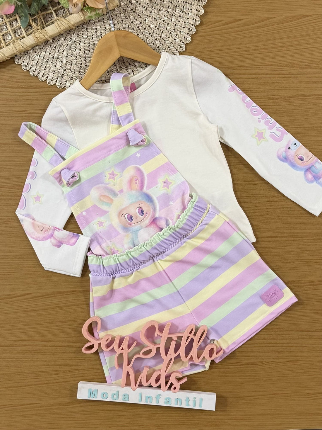 Jardineira Infantil Cinti Inverno Colorida com Blusa Manga Longa Labubu