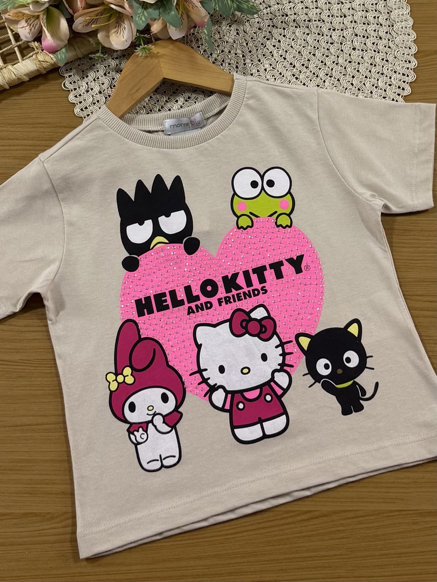 Conjunto Infantil Momi com Saia em Tule Preta e Blusa Bege Hello Kitty