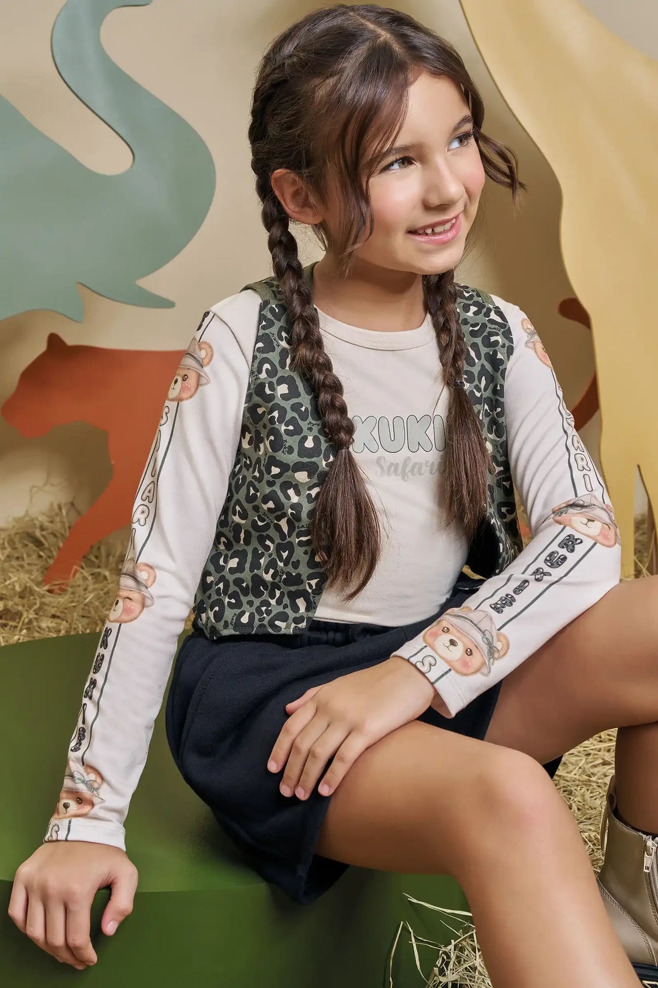 Conjunto Infantil Kukiê Inverno com Shorts, Colete e Blusa Bege Manga Longa Safari