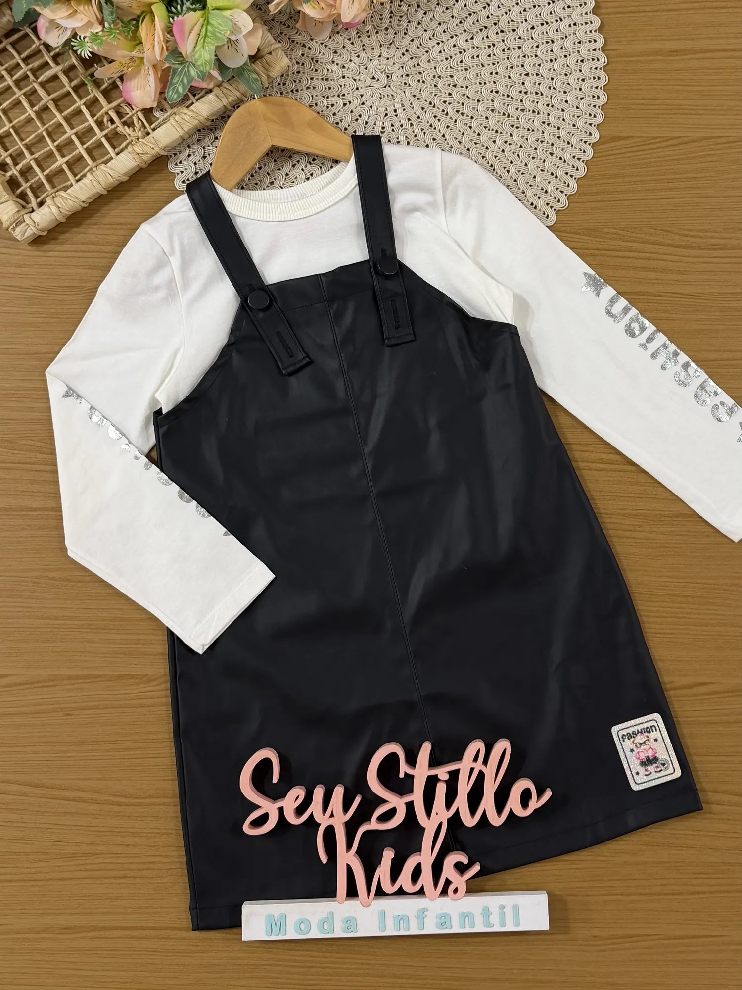 Conjunto Infantil Cinti Inverno Salopete Preta Courino e Blusa Manga Longa Branca
