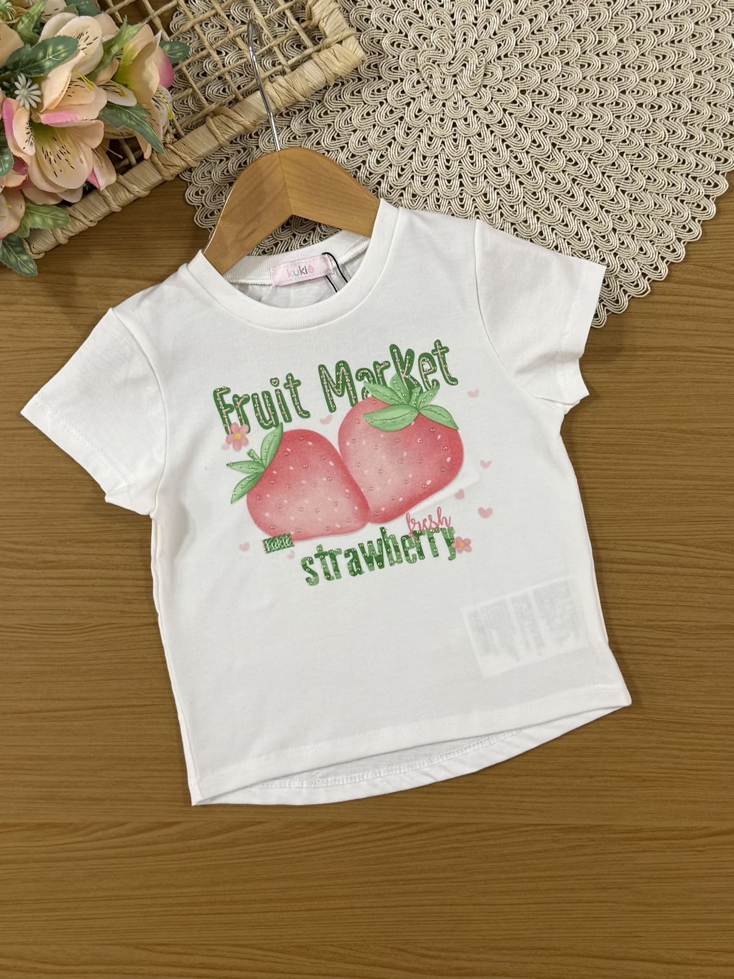 Conjunto Infantil Kukiê Verão com Shorts Verde e Blusa Branca Moranguinho