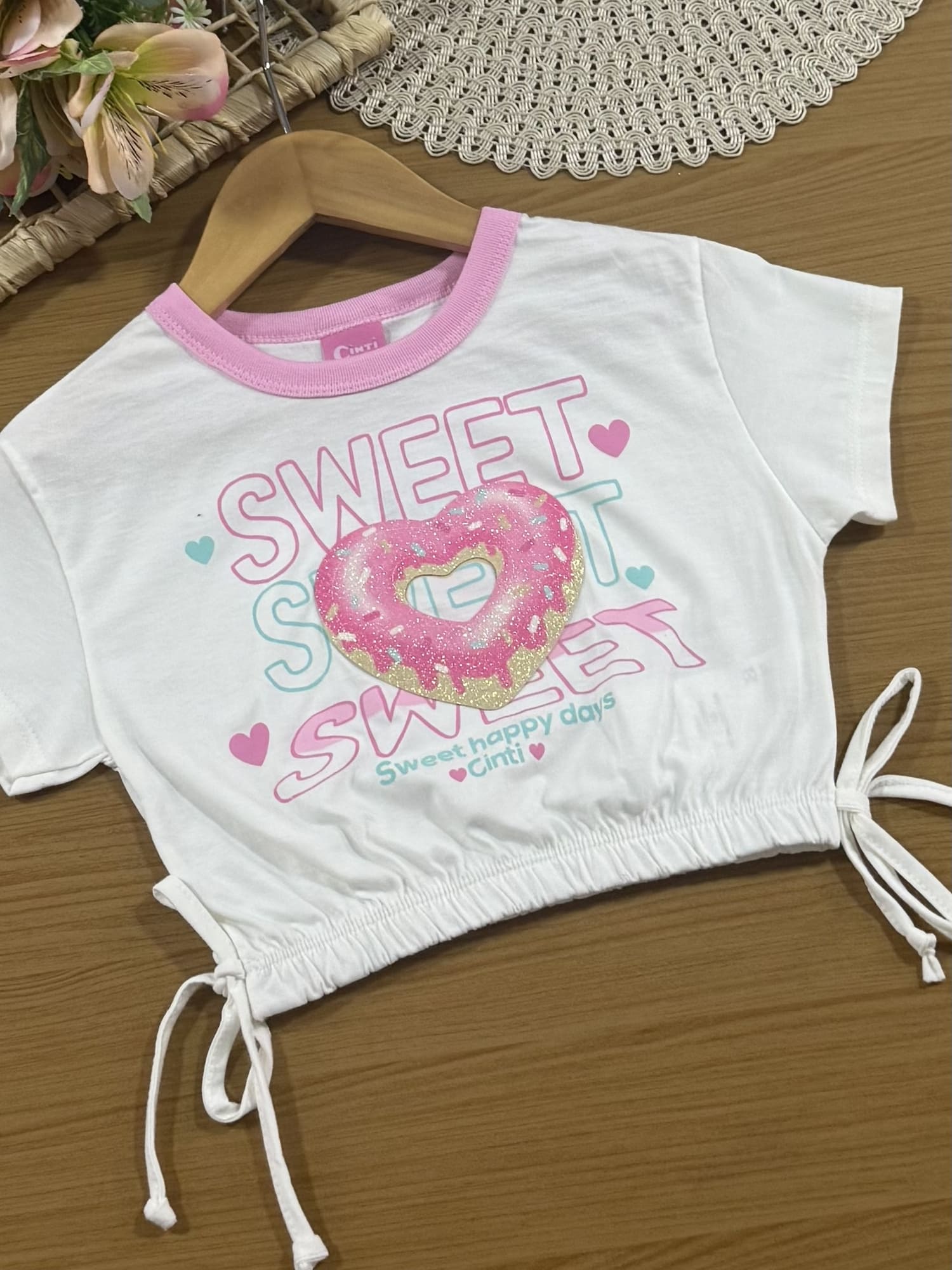 Conjunto Infantil Cinti Verão com Saia Rosa em Tela e Blusa Branca Rosquinha