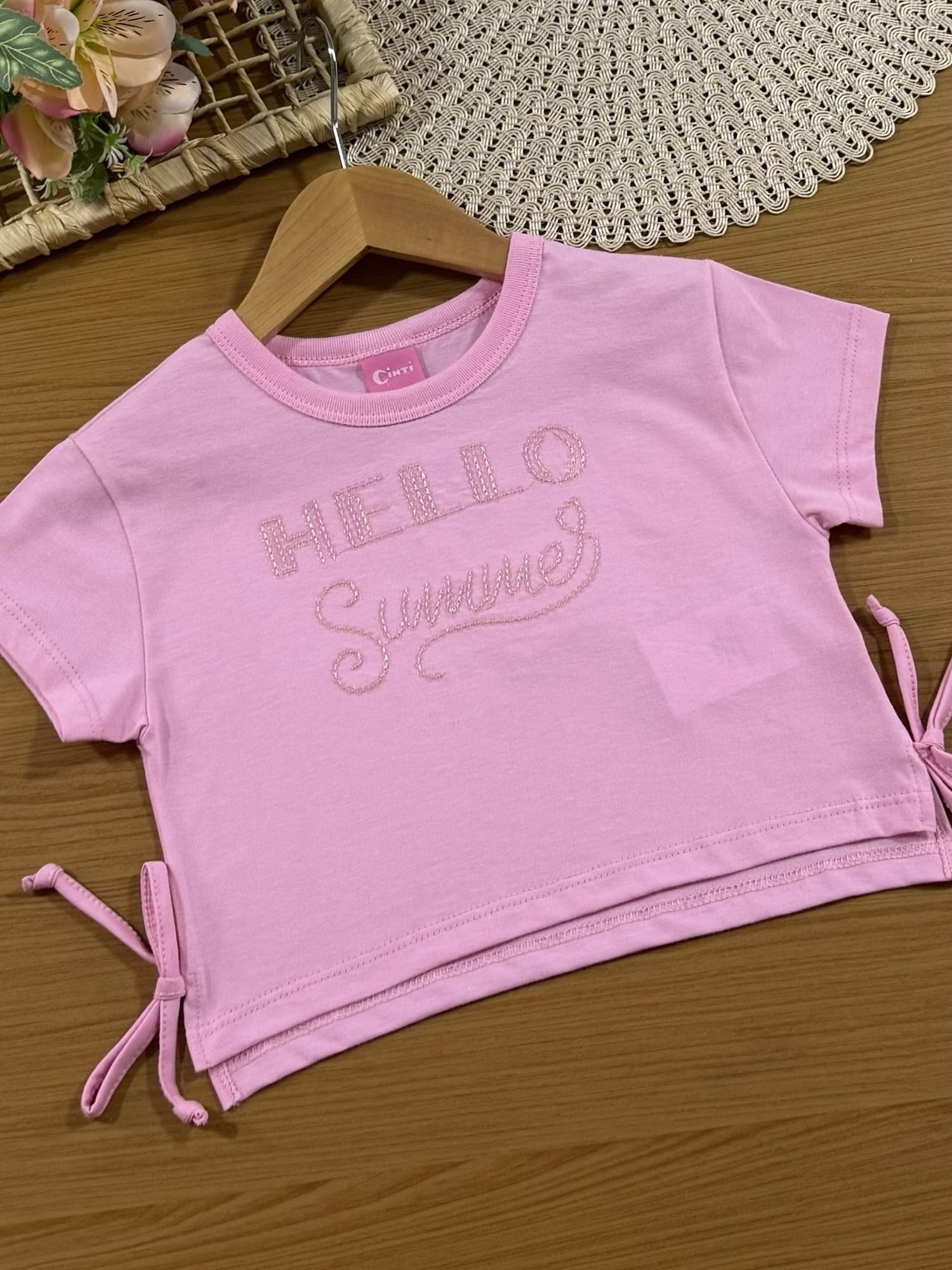 Conjunto Infantil Cinti Verão com Shorts Off White e Blusa Rosa Hello
