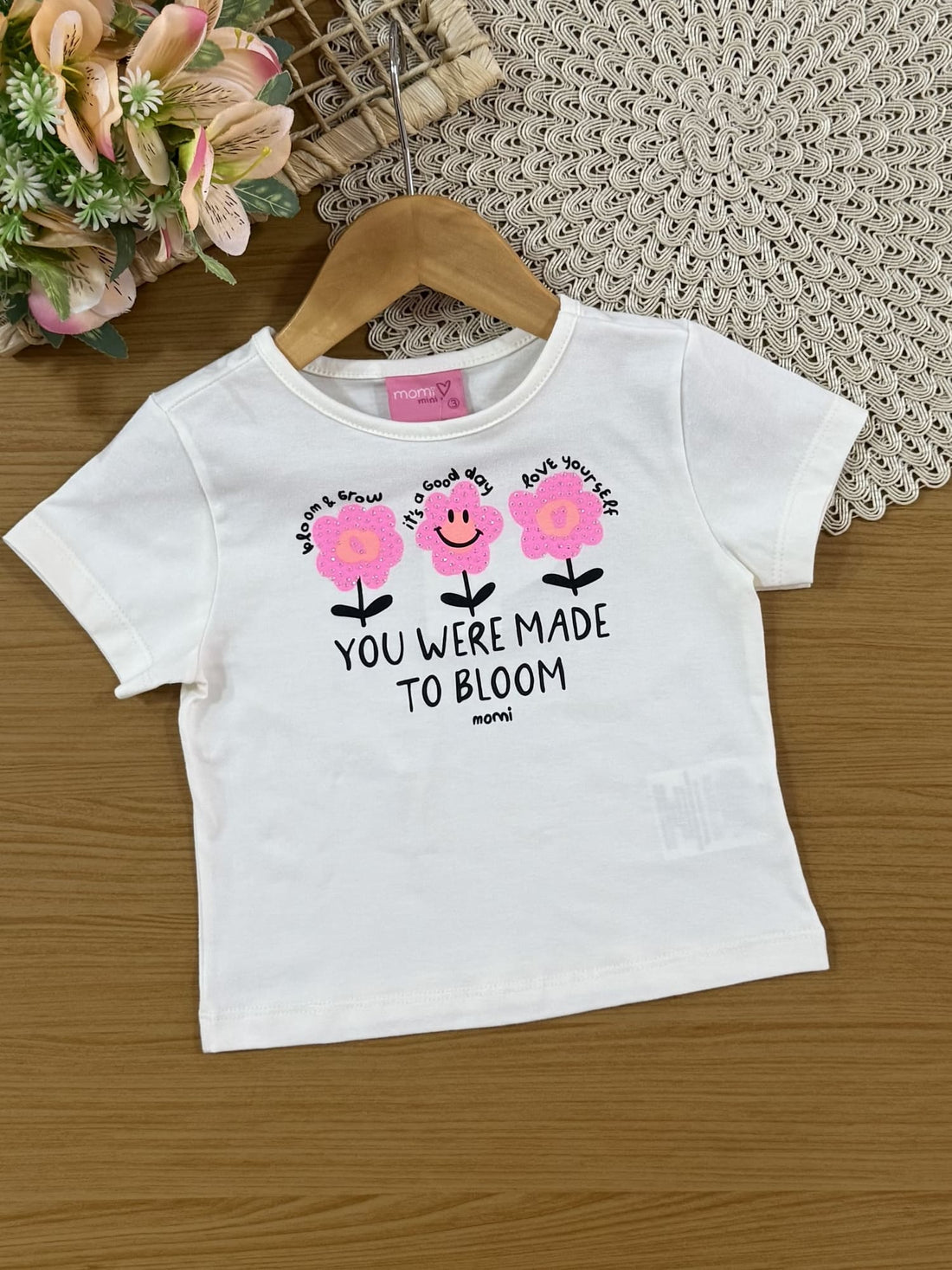 Conjunto Infantil Momi Verão com Shorts Rosa e Blusa Branca Florzinha com Strass