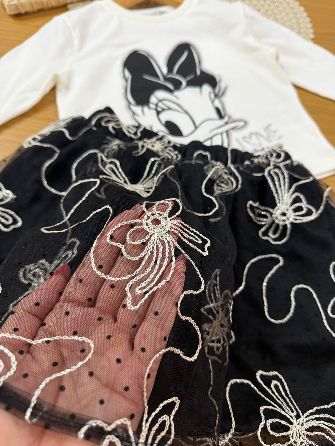 Conjunto Infantil Momi Inverno com Saia em Tule Preto e Blusa Manga Longa Daisy Love
