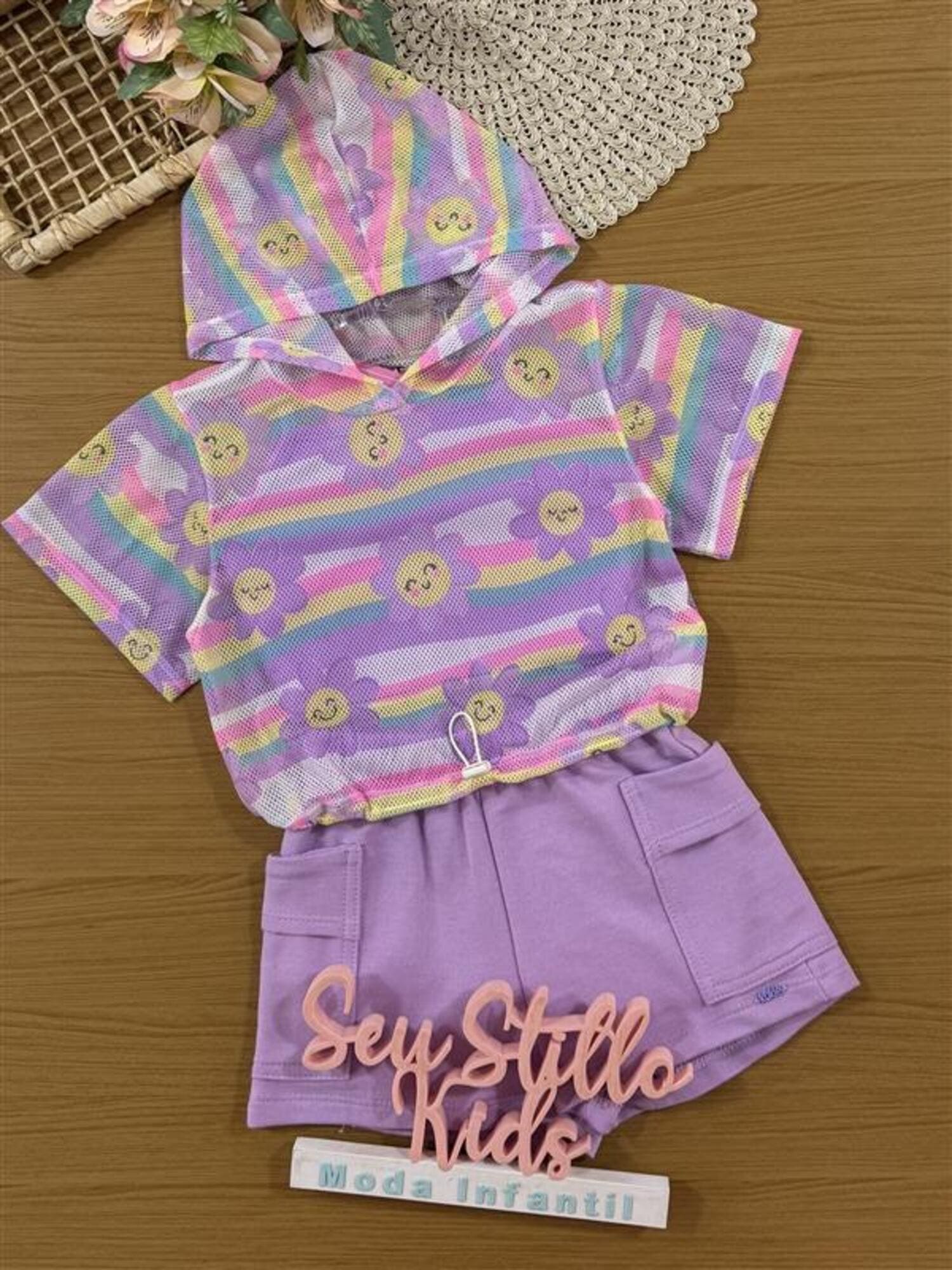 Conjunto Infantil Kukiê Verão Shorts e Top Lilás com Sobreposição Florzinhas