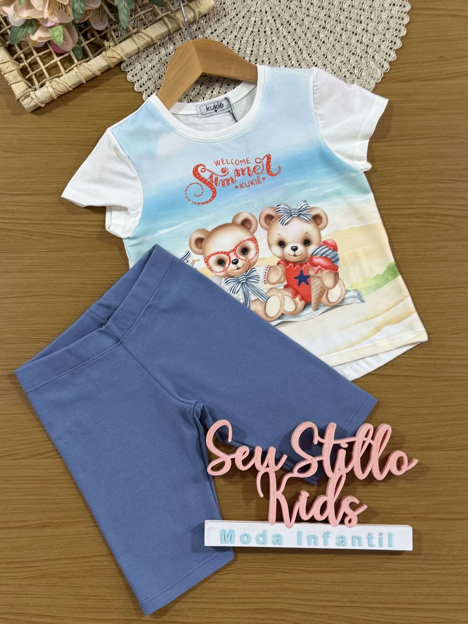 Conjunto Infantil Kukiê com Shorts Cilista Azul e Blusa Manga Curta Ursinhos na Praia