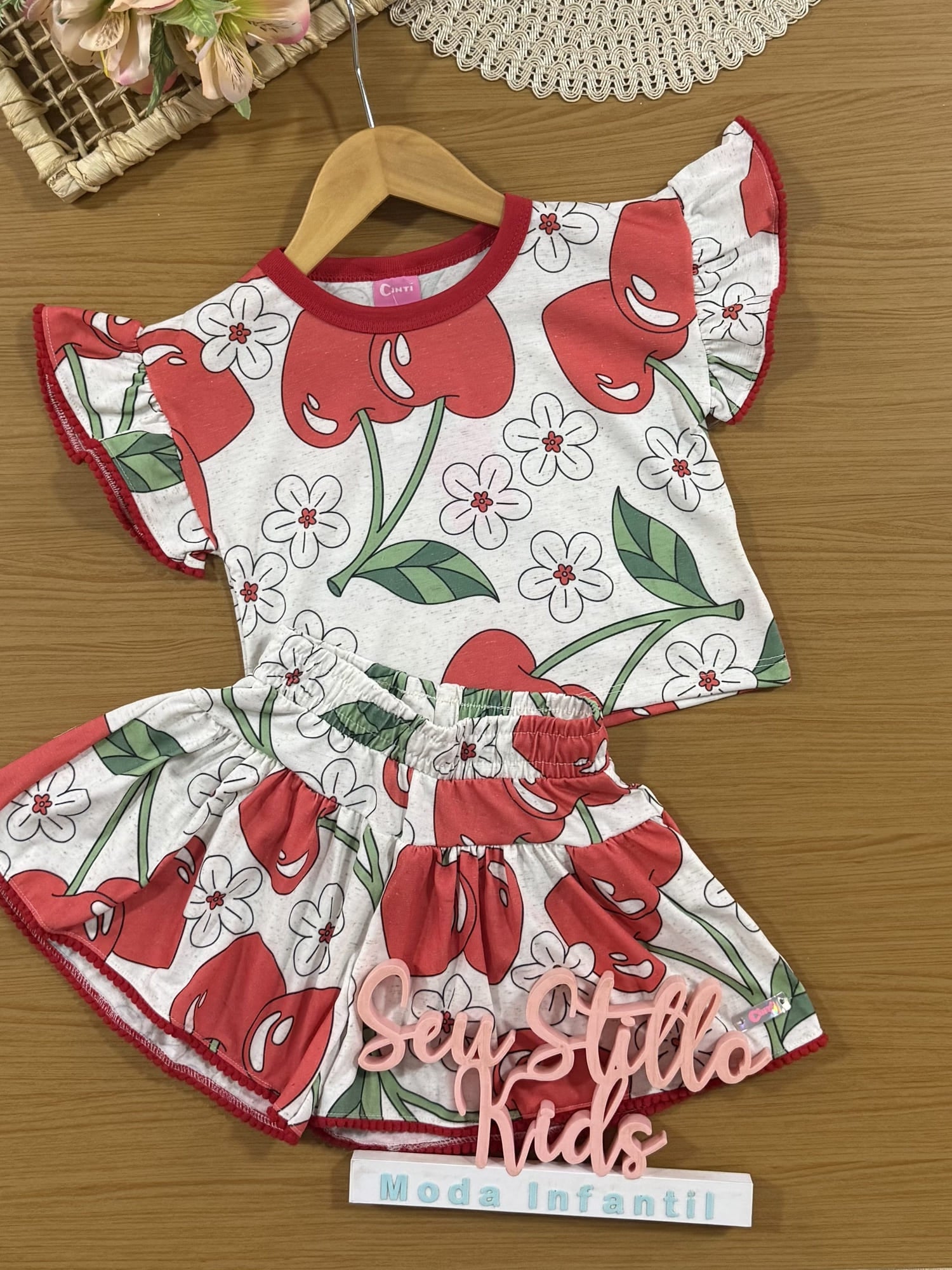 Conjunto Infantil Cinti Verão com Shorts e Blusa Off White Floral