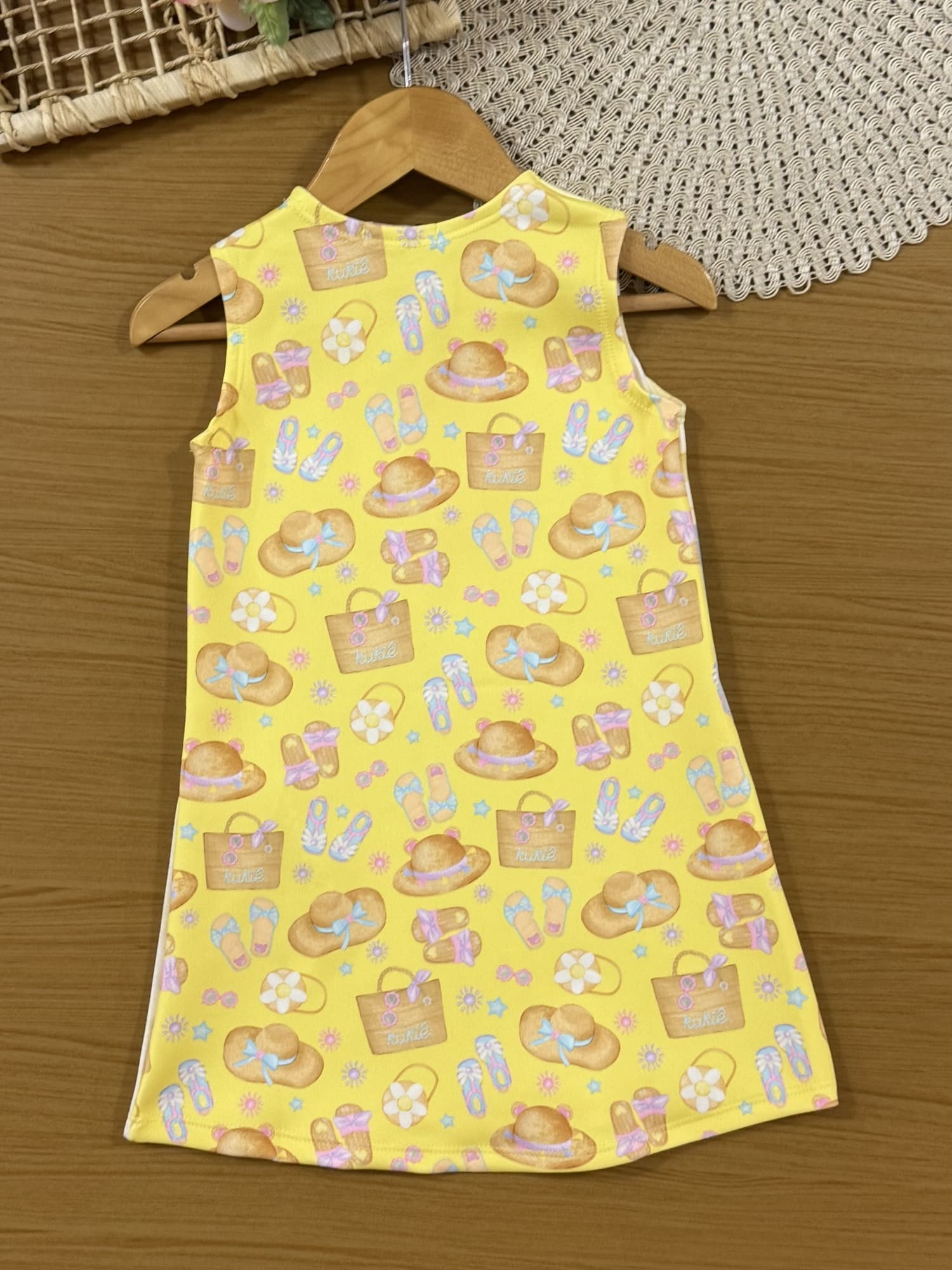 Vestido Infantil Kukiê Verão Amarelo Cachorrinha na Praia